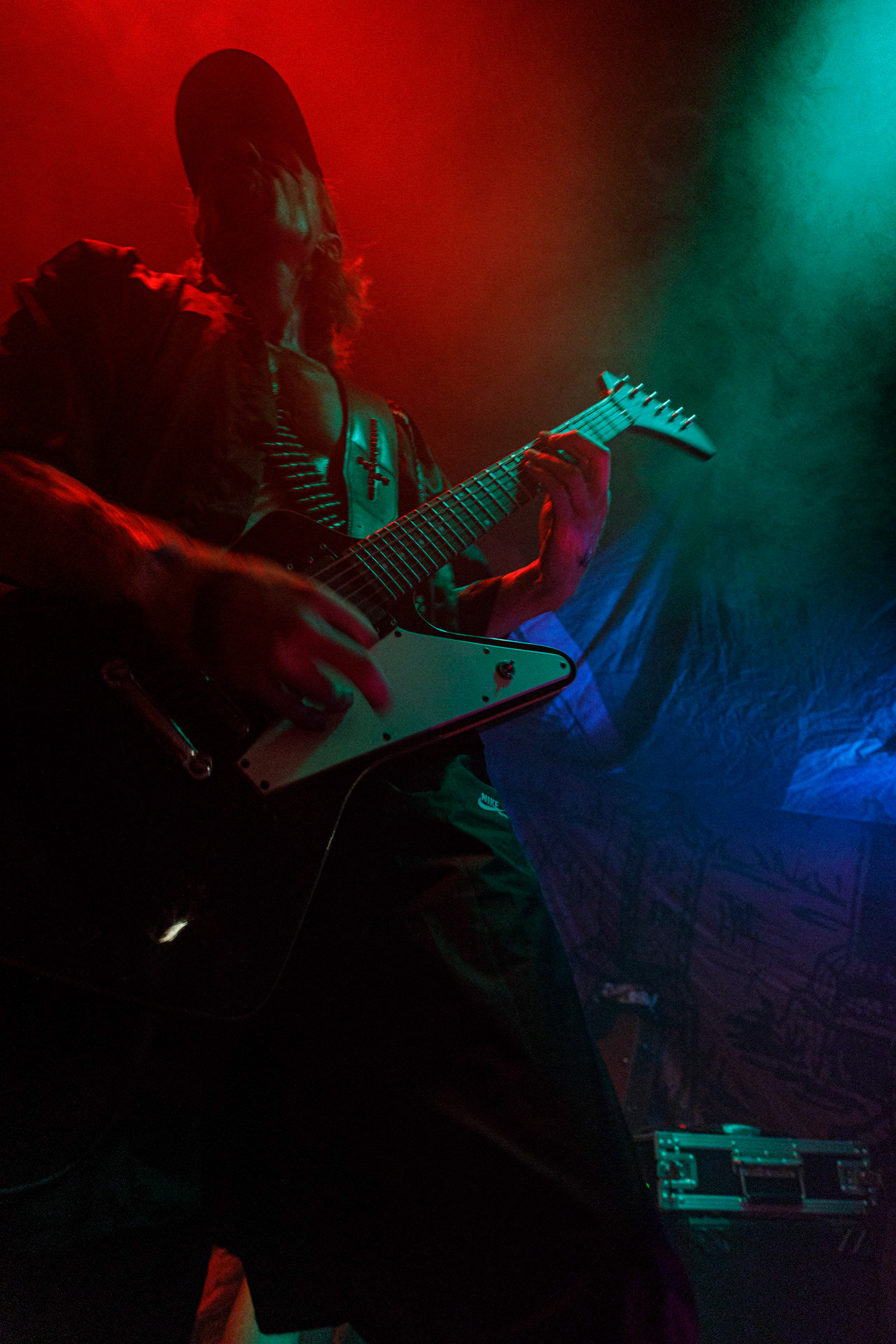 TRUCHŁO STRZYGI (black punk), Gwiezdny Demon - release show,w składzie:Gambit - wokalP. - gitara/wokalAlkatraz - gitara/wokalKaczor - garyMadness - bass/wokalPanass - bass/wokalGolem - nosferatu/wokalCzarownice - tba/wokalChłopaki z baraków polskiego metalu, rozpędzona maszyna do robienia grubego melanżu, gwiezdne trupy, kreatury obrzydlistwa i martwi decydenci podziemia. Prawdopodobnie pierwszy i ostatni raz zagrają całego Demona na żywo, a Ty mordeczko będziesz miał o czym kolegom przy wódce opowiadać.Produkcja Left Hand Soundsfot. Andrzej Wasilkiewicz/kaziq.com