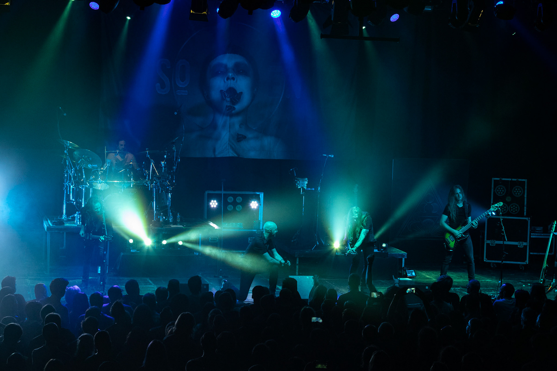 SOEN - Szwecja, rock progresywny, progmetal.  Stefan Stenberg – Bass
Cody Ford – Guitar
Lars Åhlund – Keys, guitar
Joel Ekelöf – Vocals
Martin Lopez – Drums, percussion
Knock Out Productions
Progresja Warszawa. fot. Andrzej Wasilkiewicz/Reporter