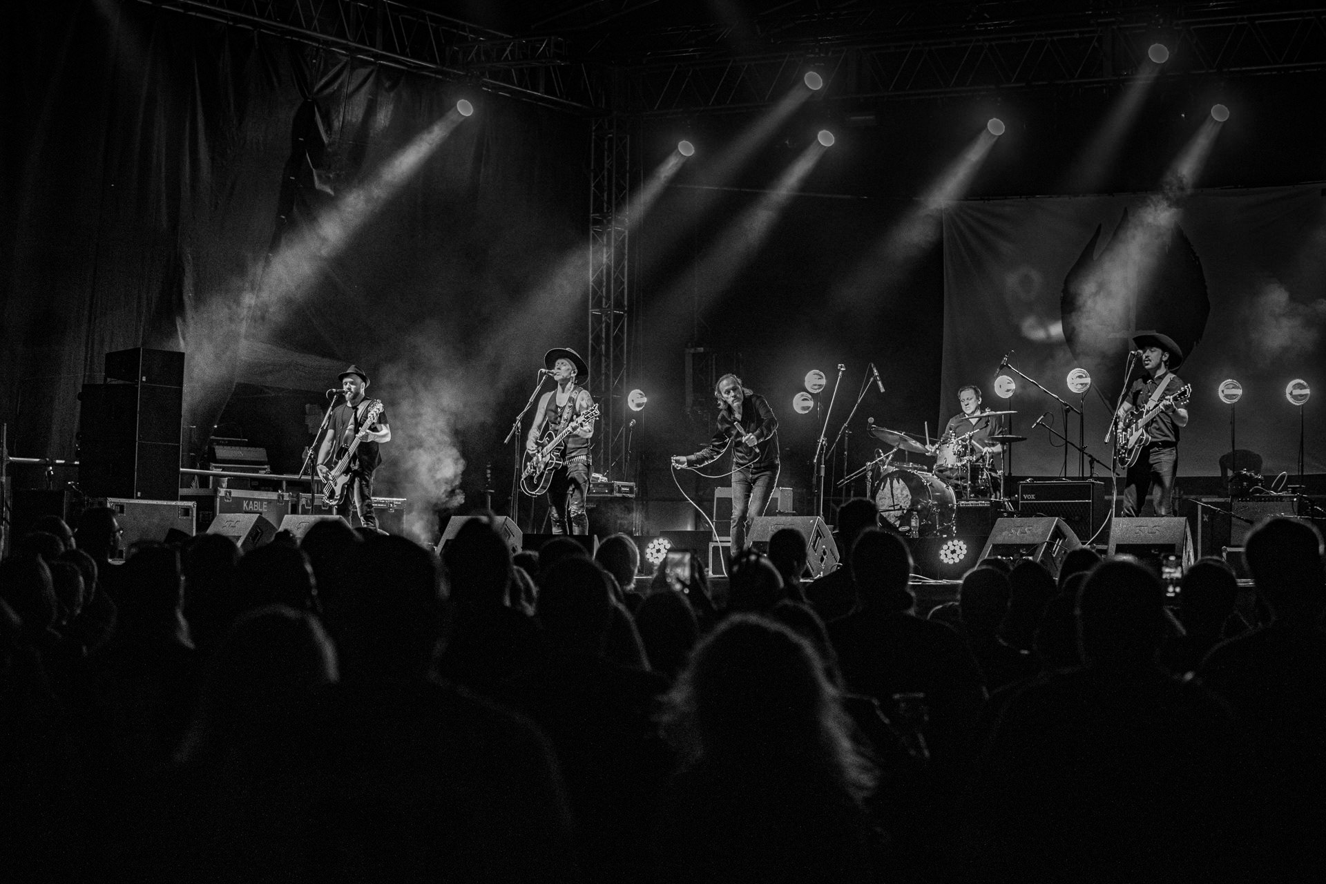 13.08.2021 koncert Me And That Man w Warszawie,Letnia scena Progresji, Gramy do Woli.n/z Adam Nergal Darski - gitara, wokal,n/z John Porter - gitara, wokal,n/z Łukasz Kumański - perkusja,n/z Matteo Bassoli - bass, wokal,n/z Sasha Boole - gitara, wokal,Fot. Andrzej Wasilkiewicz/Reporter