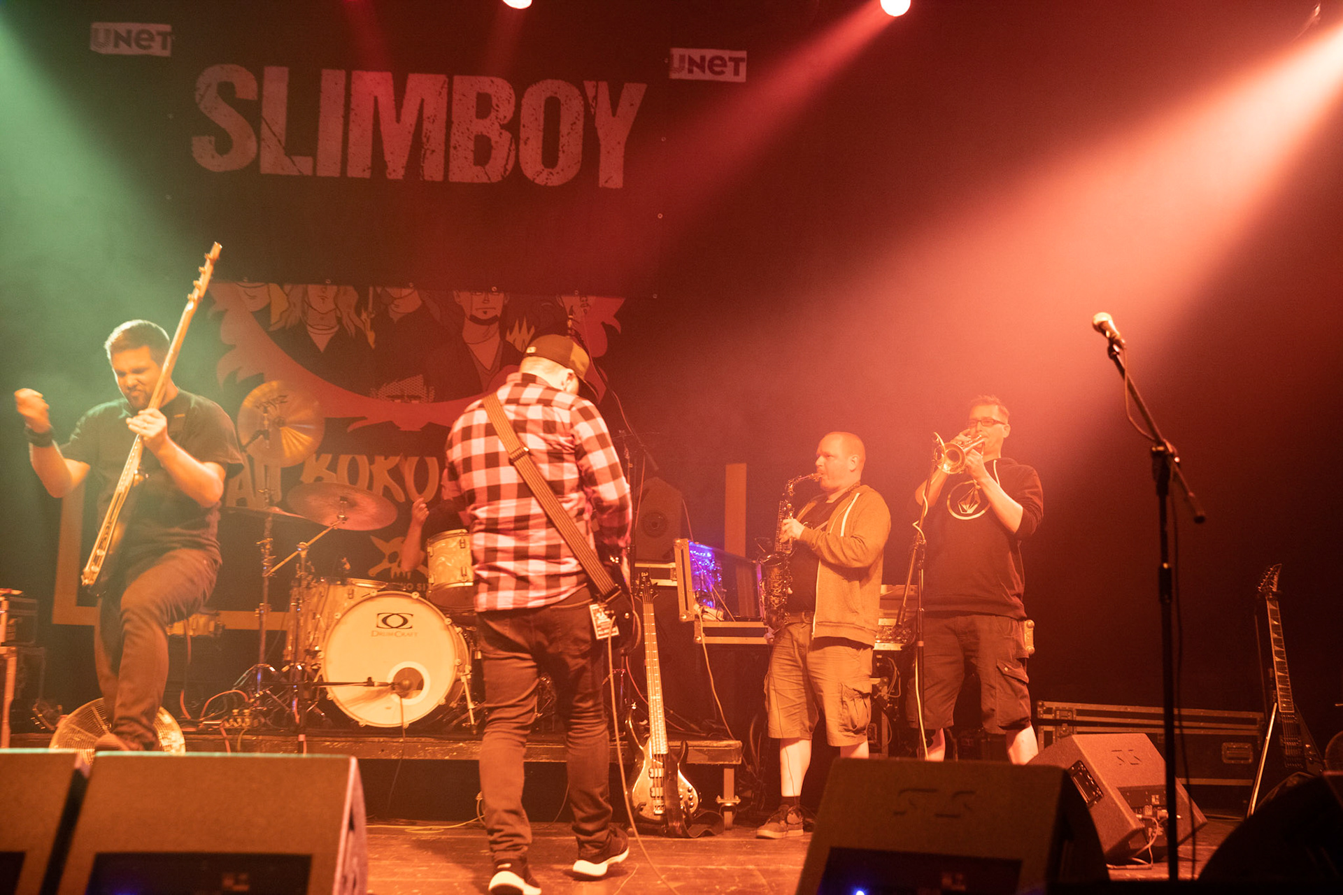 Slimboy - Szwajcaria - Alternative Rock, Punk, Rock,
Joel - Bass, Vocals
Silvio - Drums
Tristan - Guitar
koncert w Warszawskiej Progresji w ramach trasy 25 lat All Boro Kings zespołu Dog Eat Dog.
fot. Andrzej Wasilkiewicz/Reporter