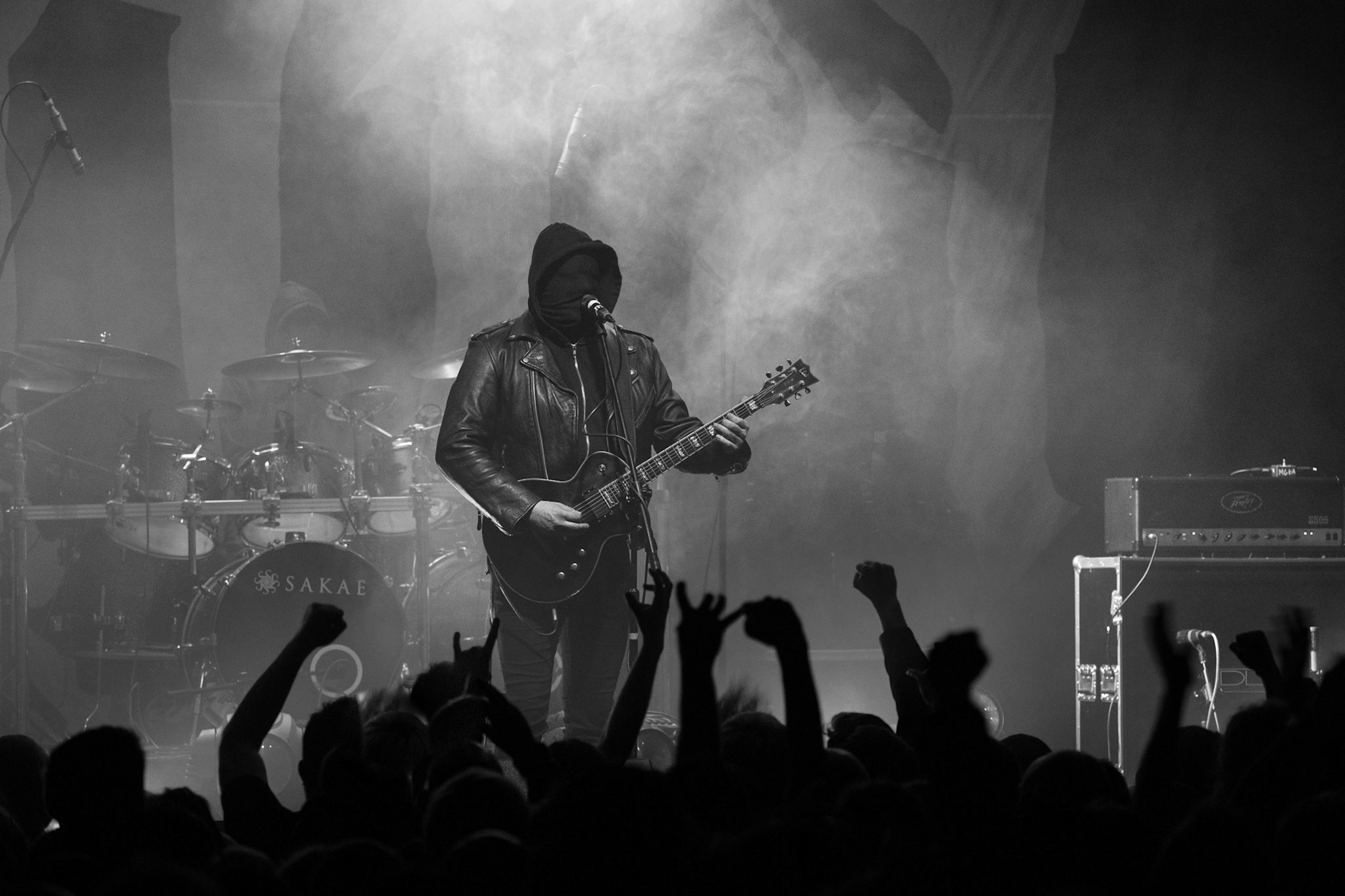 Mgła – polska grupa black metalowa powstała w Krakowie, pod przewodnictwem wokalisty i gitarzysty Mikołaja „M.” Żentary, warszawski koncert w Progresji odbył się w ramach europejskiej trasy koncertowej Mgły, organizowany przez Left Hand Sounds, metal, blackmetal,  Andrzej Wasilkiewicz/Reporter