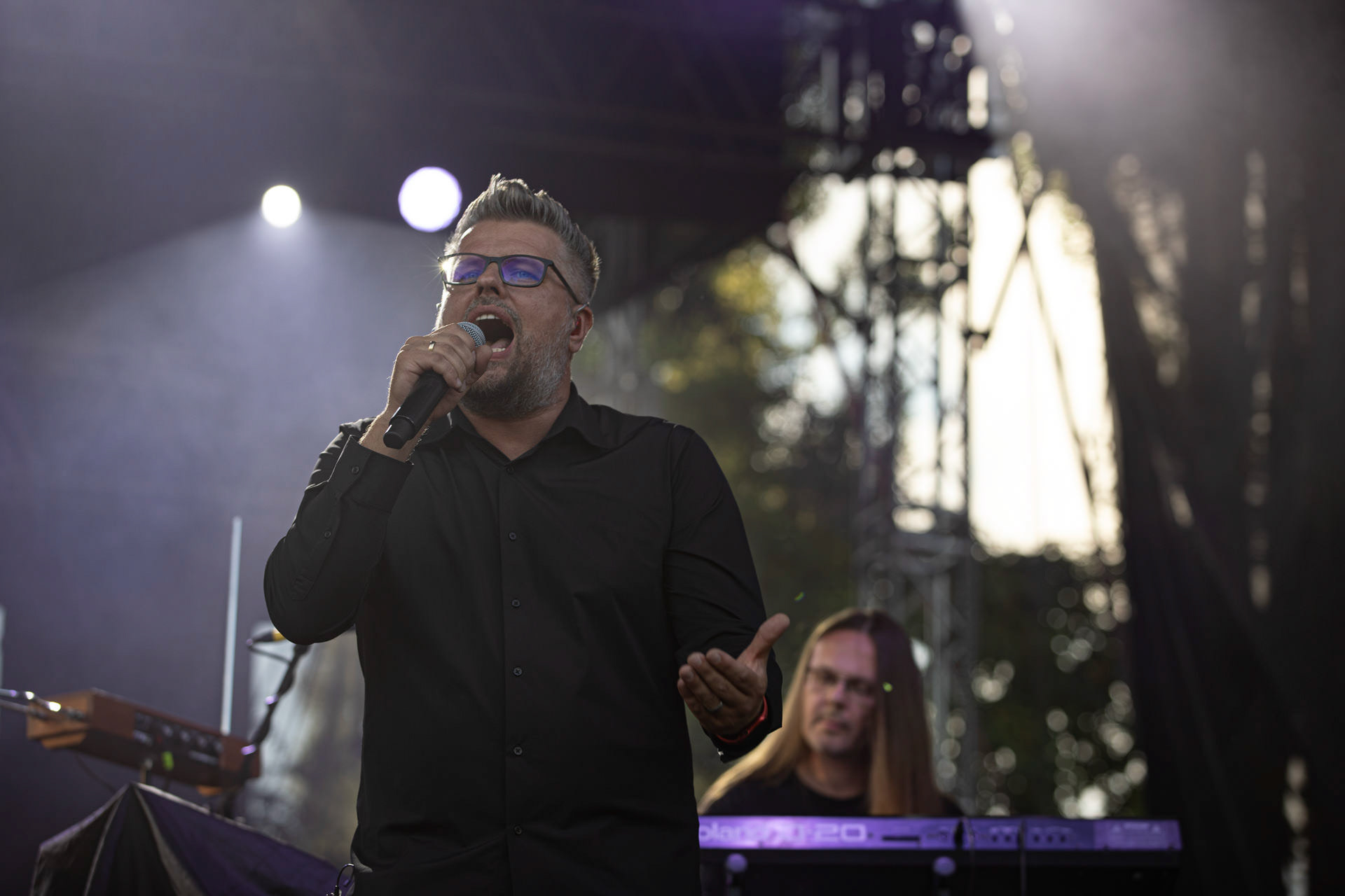 21.08.2021 koncert Collage w Warszawie,Letnia scena Progresji, Gramy do Woli.n/z Wojciech Szadkowski – perkusjan/z Krzysztof Palczewski – instrumenty klawiszowe, n/z Piotr „Mintay” Witkowski – bass,n/z Michal Kirmuc – gitara,n/z Bartosz Kossowicz - wokal, Fot. Andrzej Wasilkiewicz/Reporter