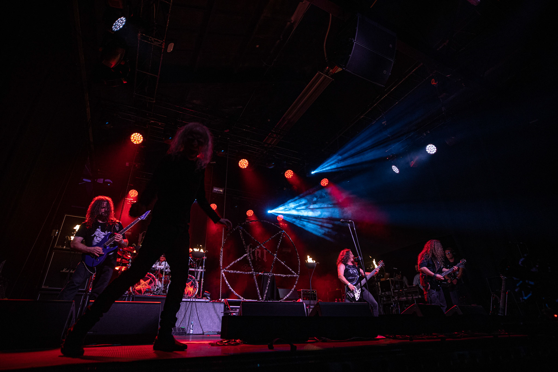 12.09.2021 - KAT i Roman Kostrzewski - koncert "Do zobaczenia w piekle" Wroclaw, Centrum Koncertowe A2.  Roman Kostrzewski – wokalJacek Nowak – perkusjaKrzysztof Pistelok – gitaraJacek Hiro – gitaraMichal Laksa – basGościnnie: Adam „Nergal” Darski (Behemoth)Piotr „Peter” Wiwczarek (Vader),Tomasz „Titus” Pukacki (Acid Drinkers)Adrian „Fred” Frelich (Dragon)Krzysztof „Fazi” Oset (ex-Kat)Piotr „Mancover” Mańkowski (Wolf Spider)Wacław „Vogg” Kiełtyka (Decapitated)Marek „Spider” Pająk (Vader)Jarek „Gronos” Gronowski (Dragon, ex-Kat)Paweł „Baitel” Pasek (Decapitated) Piotr Radecki (ex-Kat &amp; Roman Kostrzewski)fot. Andrzej kaziq Wasilkiewicz