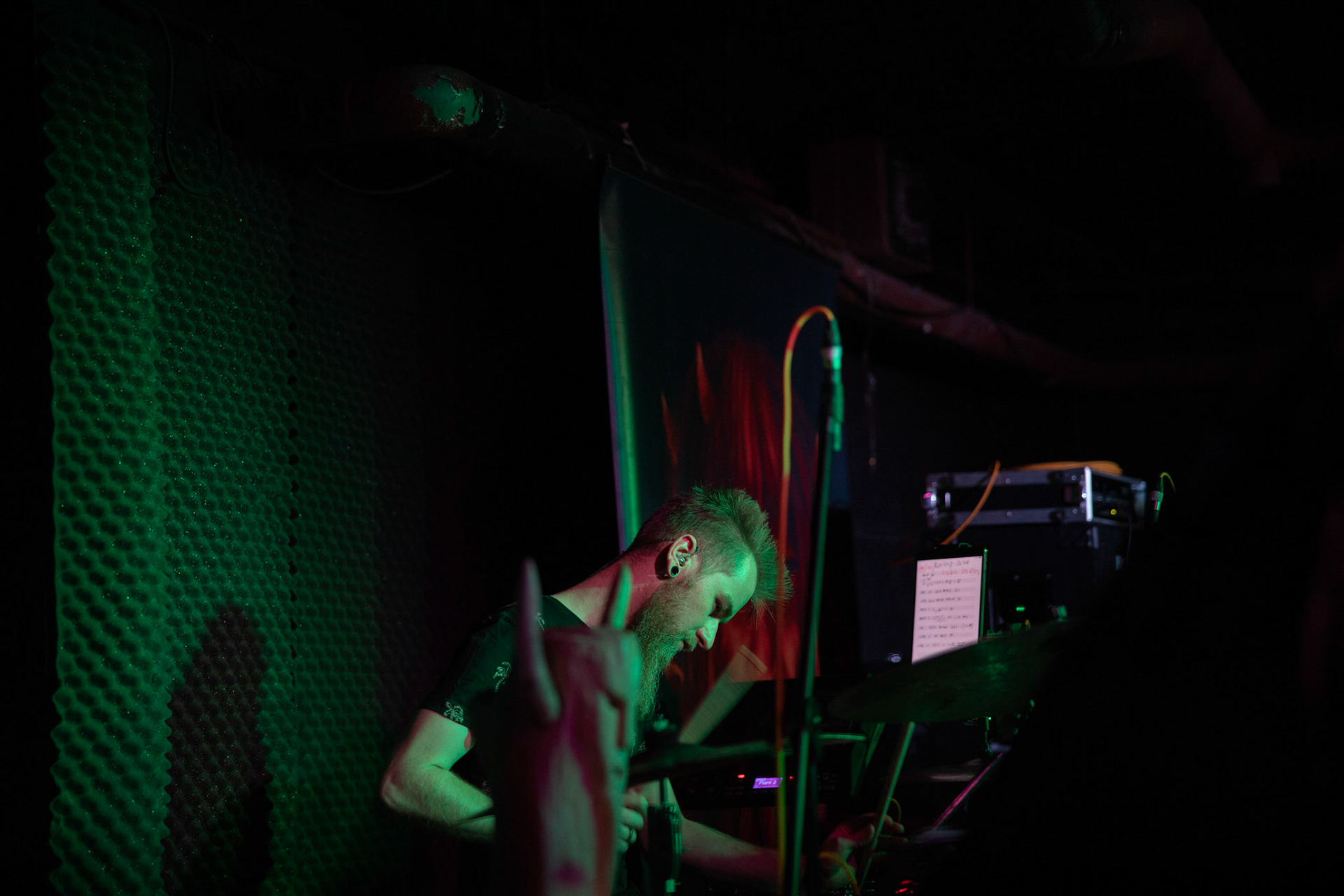 Hetane - rock alternatywny, trip-hop, muzyka elektroniczna,
MAGDA OLEŚ - wokale, teksty,
ŁUKASZ /JELEŃ/ POL - gitara, klawisze, elektronika,
REM KARPIENKO - bass,
MICHAŁ LANGE- perkusja,
Warszawa, klub Potok Drugi Dom Ludzi Rocka,
fot. Andrzej kaziq Wasilkiewicz