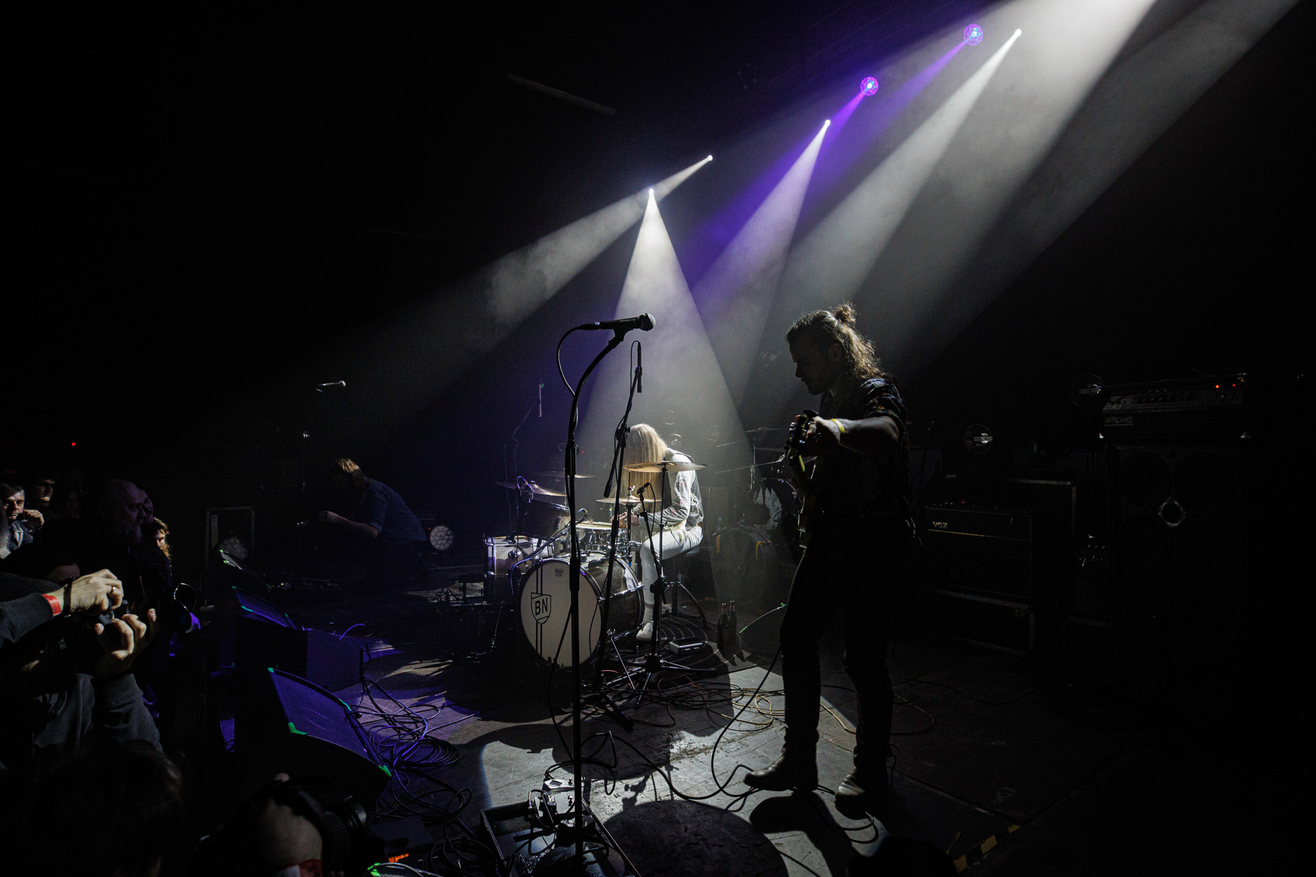 22.01.2022 - Taraban - support Me And That Man, warszawska Progresja.n/z Daniel Suder - wokal, gitara basowa,n/z Maciek Trojanowski - gitara,n/z Kris Gonda - perkusja,Taraban to krakowskie power-trio, bluesa, prog-rocka oraz proto-metal.fot. Andrzej kaziq Wasilkiewicz/Reporter