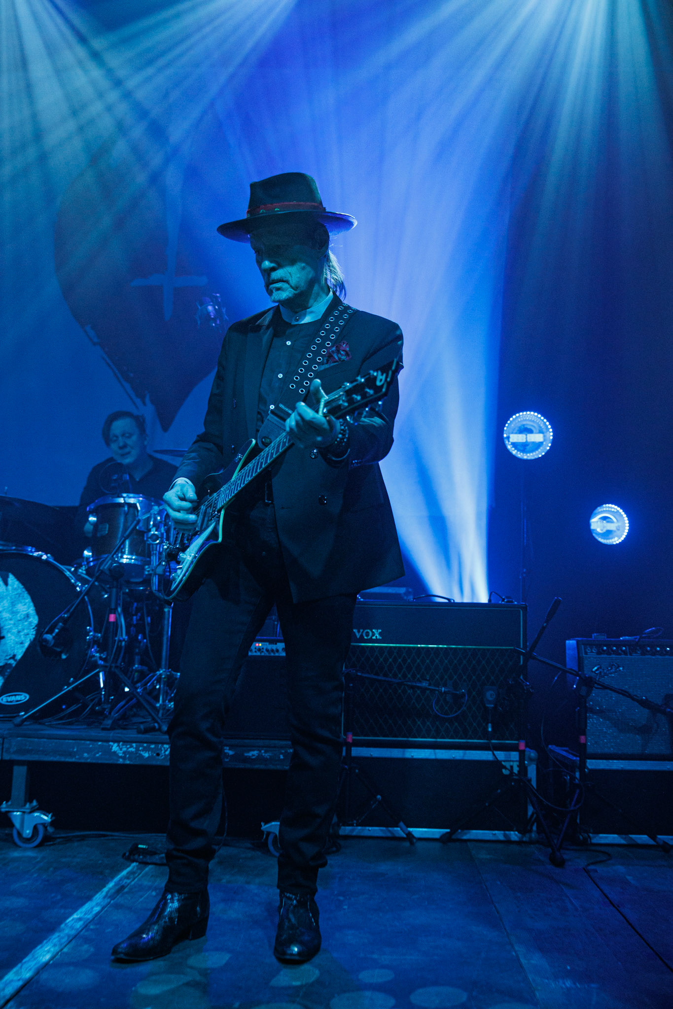 22.01.2022 koncert Me And That Man w Warszawie,Klub Progresja,n/z John Porter - gitara, wokal, Nergal znany jest z szerokich horyzontow muzycznych. Lider Behemoth nigdy nie kryl swojej sympatii do lzejszej, klimatycznej muzyki, spod znaku country, folku, bluesa. Dowodem jest zespol Me And That Man.Fot. Andrzej Wasilkiewicz/Reporter