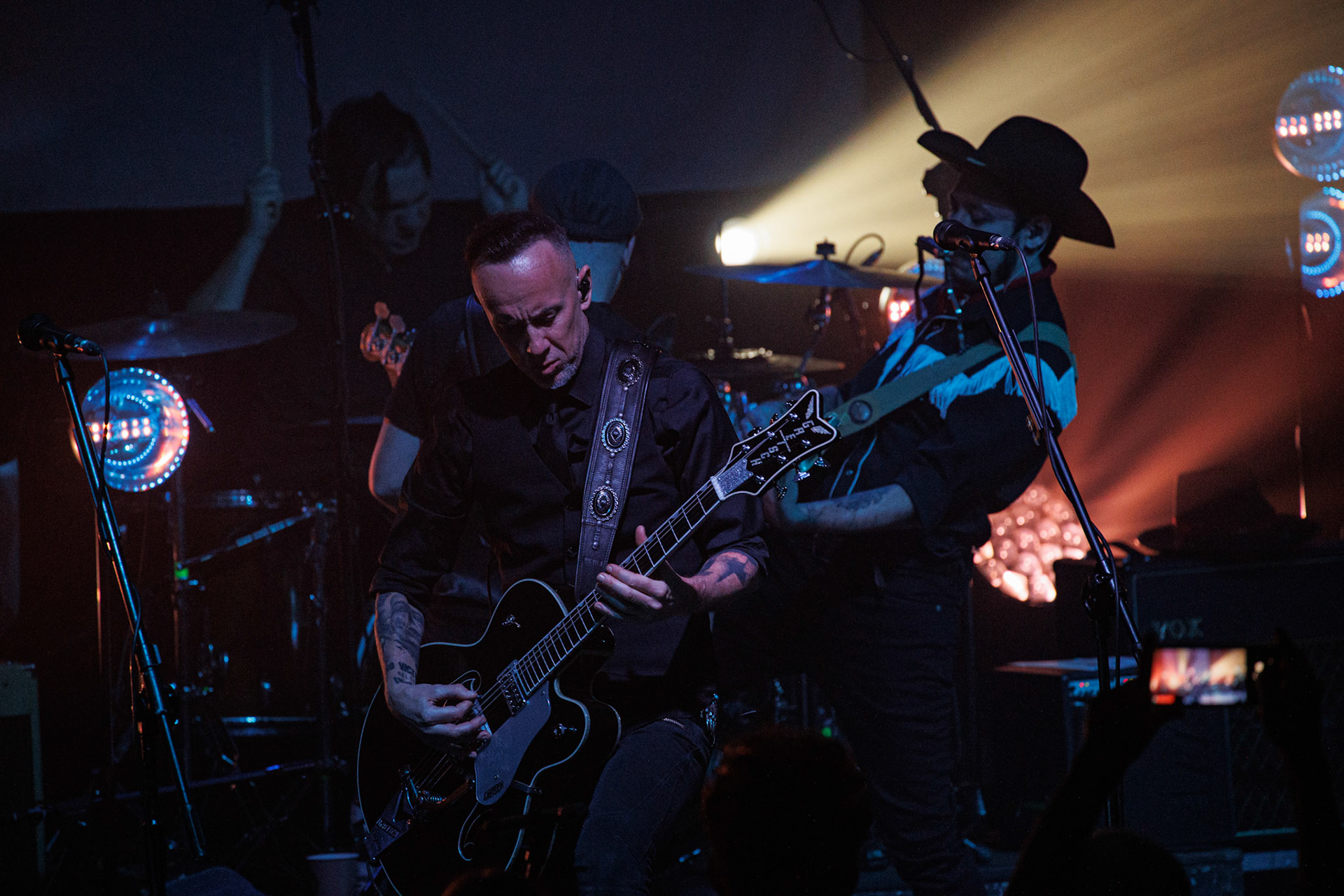 22.01.2022 koncert Me And That Man w Warszawie,Klub Progresja,n/z Adam Nergal Darski - gitara, wokal,n/z Lukasz Kumanski - perkusja,n/z Sasha Boole - gitara, wokal,Nergal znany jest z szerokich horyzontow muzycznych. Lider Behemoth nigdy nie kryl swojej sympatii do lzejszej, klimatycznej muzyki, spod znaku country, folku, bluesa. Dowodem jest zespol Me And That Man.Fot. Andrzej Wasilkiewicz/Reporter