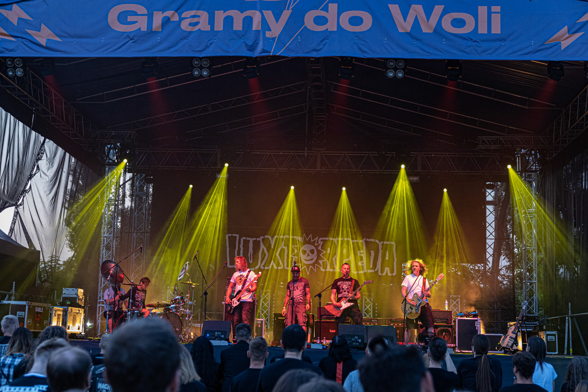 Koncert Luxtorpeda 10 urodziny. Warszawa Progresja.Gramy do Woli.n/z.Robert „Litza” Friedrich – gitara, wokal,n/z.Przemysław „Hans” Frencel – wokal, rapn/z.Robert „Drężmak” Drężek – gitaran/z.Krzysztof „Kmieta” Kmiecik – gitara basowan/z.Tomasz „Krzyżyk” Krzyżaniak – perkusjaFot. Andrzej kaziq Wasilkiewicz/Reporter