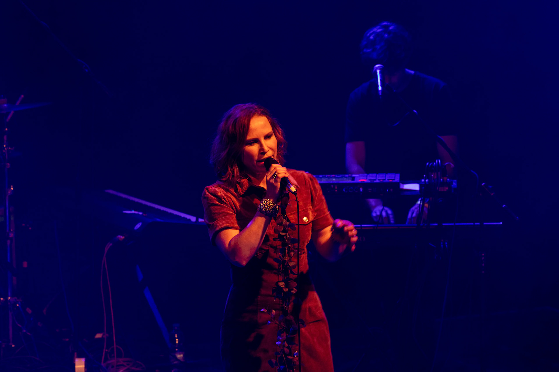 The Gathering: holenderska grupa rockowa, trasa The Gathering_30th Anniversary od doom-metalowego brzmienia z lat 90 po melodyjne i klimatyczne rejony rocka, trip-rock, post-rock, metalu, czy shoegaze. Koncert Warszawa Progresja, HQ44

The Gathering w składzie:
Silje Wergeland – wokal
Rene Rutten – gitara
Hans Rutten – perkusja
Frank Boeijen – klawisze
Hugo Prinsen Geerligs – bass
fot. Andrzej kaziq Wasilkiewicz/Reporter