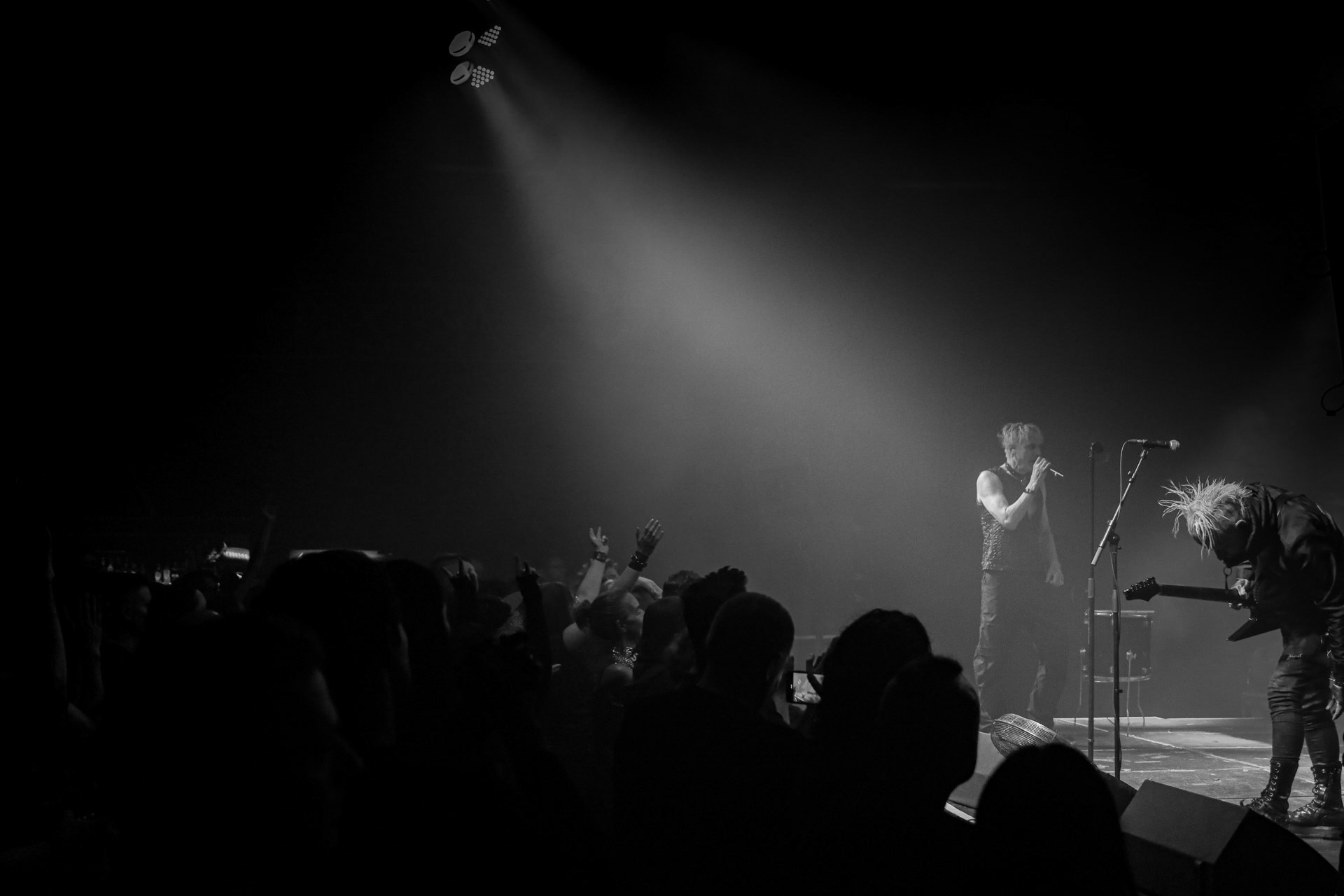 9.08.2022 FRONT LINE ASSEMBLY (Metropolis Records/Kanada) - Industrial/EBM - Warszawski koncert w Progresji.  WiniaryBookings,fot. Andrzej Wasilkiewicz/kaziq.com