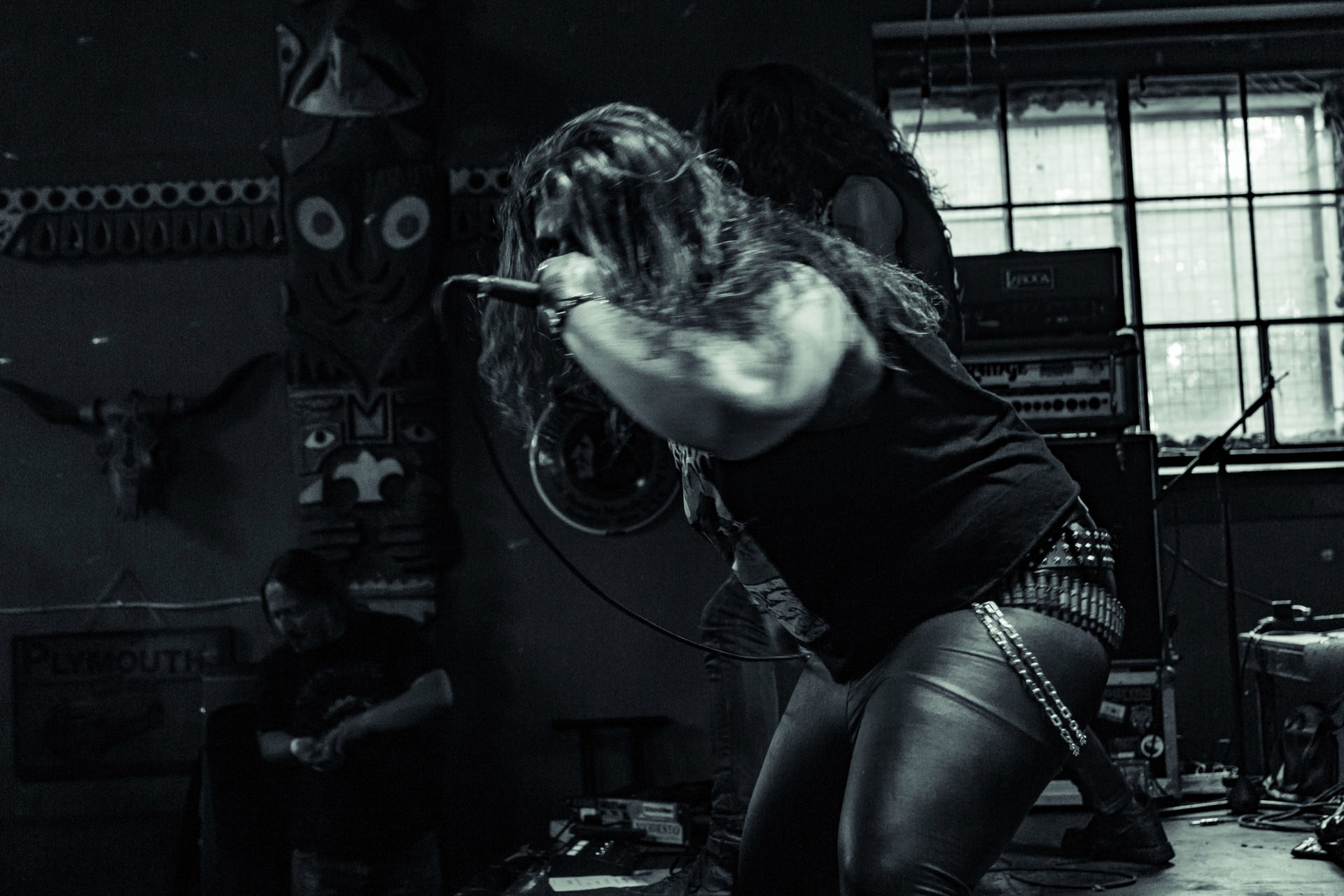 BAGNO (oldschool black/death)w składzie:Krzysiek - wokalKuba - gitaraThrasher - gitara Kacper - bassMaciek - garyDestrukcja i zgnilizna, wszystko czego nie chcesz usłyszeć a i tak się pojawisz, Druga fala dobrej muzy z Rzeszowa, bo pierwsza skończyła się w latach 90.Produkcja Left Hand Soundsfot. Andrzej Wasilkiewicz/kaziq.com