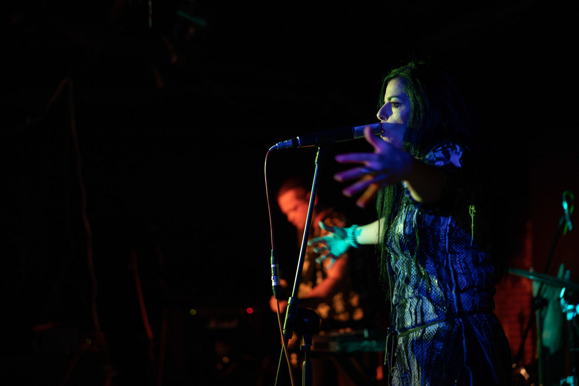 Hetane - rock alternatywny, trip-hop, muzyka elektroniczna,
MAGDA OLEŚ - wokale, teksty,
ŁUKASZ /JELEŃ/ POL - gitara, klawisze, elektronika,
REM KARPIENKO - bass,
MICHAŁ LANGE- perkusja,
Warszawa, klub Potok Drugi Dom Ludzi Rocka,
fot. Andrzej kaziq Wasilkiewicz