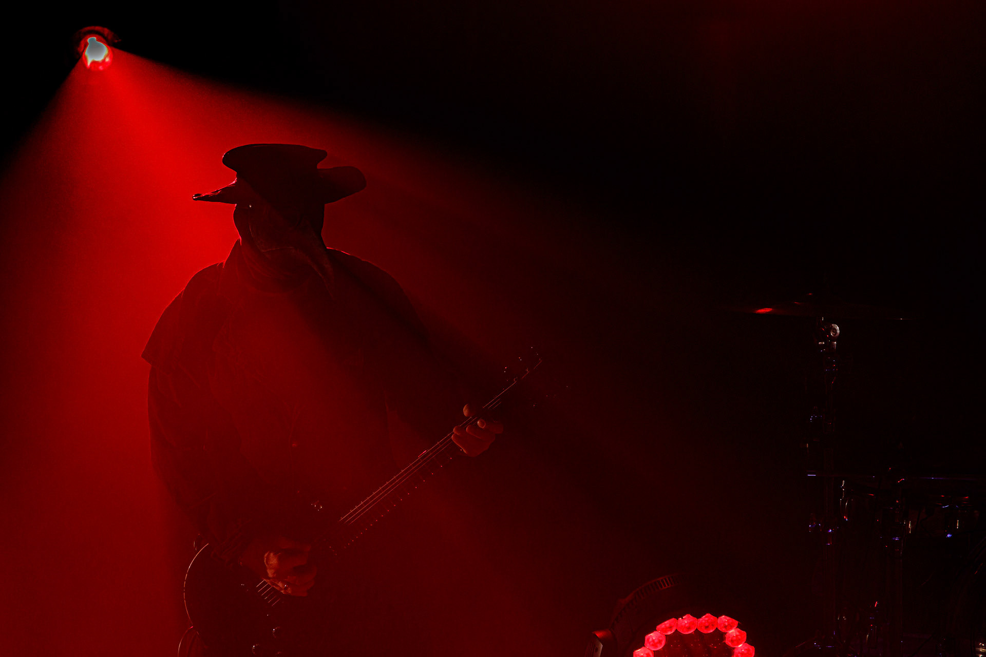 18.06.2022 - Mono Inc. zagrali w warszawskim klubie Progresja.Mono Inc. - niemiecki zespol z Hamburga wykonujący gotyckiego rocka, w składzie:Carl Fornia - git.Katha Mia - drums, Manuel Antoni - bass,Martin Engler - vocal,Gothic, industrial,  alternative, rock.Produkcja Winiary Bookings.fot. Andrzej Wasilkiewicz/kaziq.com