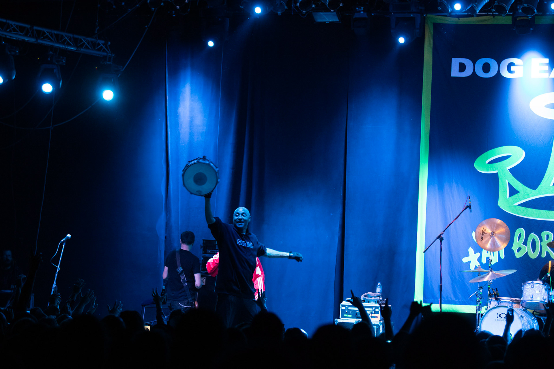 Dog Eat Dog - USA - hardcore, punkrock, rap, metal, hip hop,reggae, soul, funk,
Dave Neabore (bass), 
John Connor (vocals), 
Brandon Finley (drums) 
Roger Hämmerli (guitar)
Bozez (sax & beer)
koncert w Warszawskiej Progresji w ramach trasy 25 lat All Boro Kings zespołu Dog Eat Dog.
fot. Andrzej Wasilkiewicz/Reporter