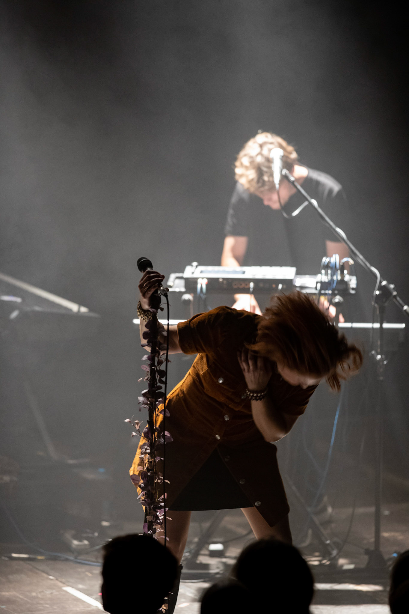 The Gathering: holenderska grupa rockowa, trasa The Gathering_30th Anniversary od doom-metalowego brzmienia z lat 90 po melodyjne i klimatyczne rejony rocka, trip-rock, post-rock, metalu, czy shoegaze. Koncert Warszawa Progresja, HQ44

The Gathering w składzie:
Silje Wergeland – wokal
Rene Rutten – gitara
Hans Rutten – perkusja
Frank Boeijen – klawisze
Hugo Prinsen Geerligs – bass
fot. Andrzej kaziq Wasilkiewicz/Reporter