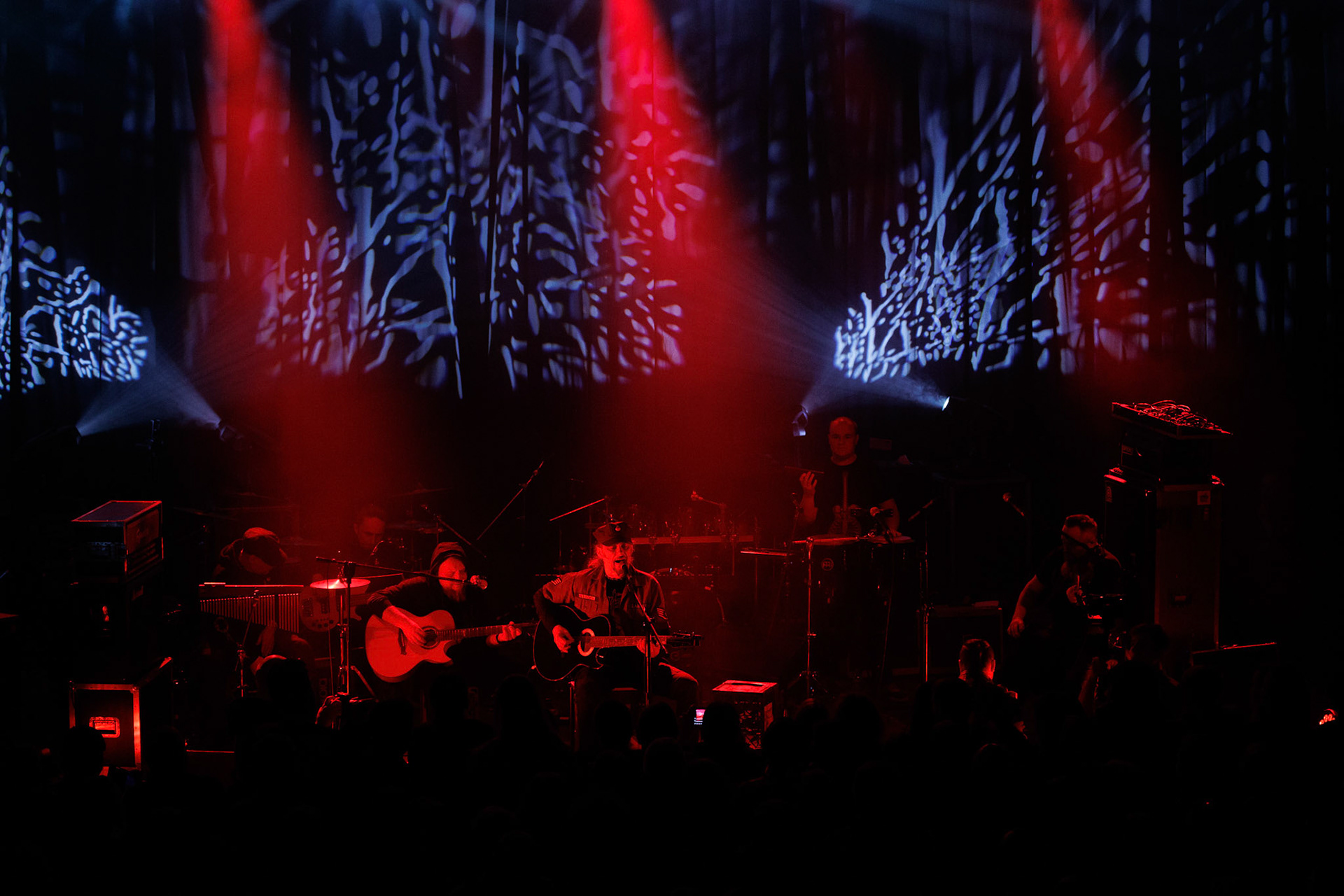 Hunter - koncert dla Ukrainy. WarszawaProgresja Paweł „Drak” Grzegorczyk – wokal, gitara, Piotr „Pit” Kędzierzawski – gitara, Michał „Jelonek” Jelonek – skrzypce, Konrad „Saimon” Karchut – gitara basowa, Arkadiusz „Letki” Letkiewicz – instrumenty perkusyjne.fot. Andrzej Wasilkiewicz/Reporter