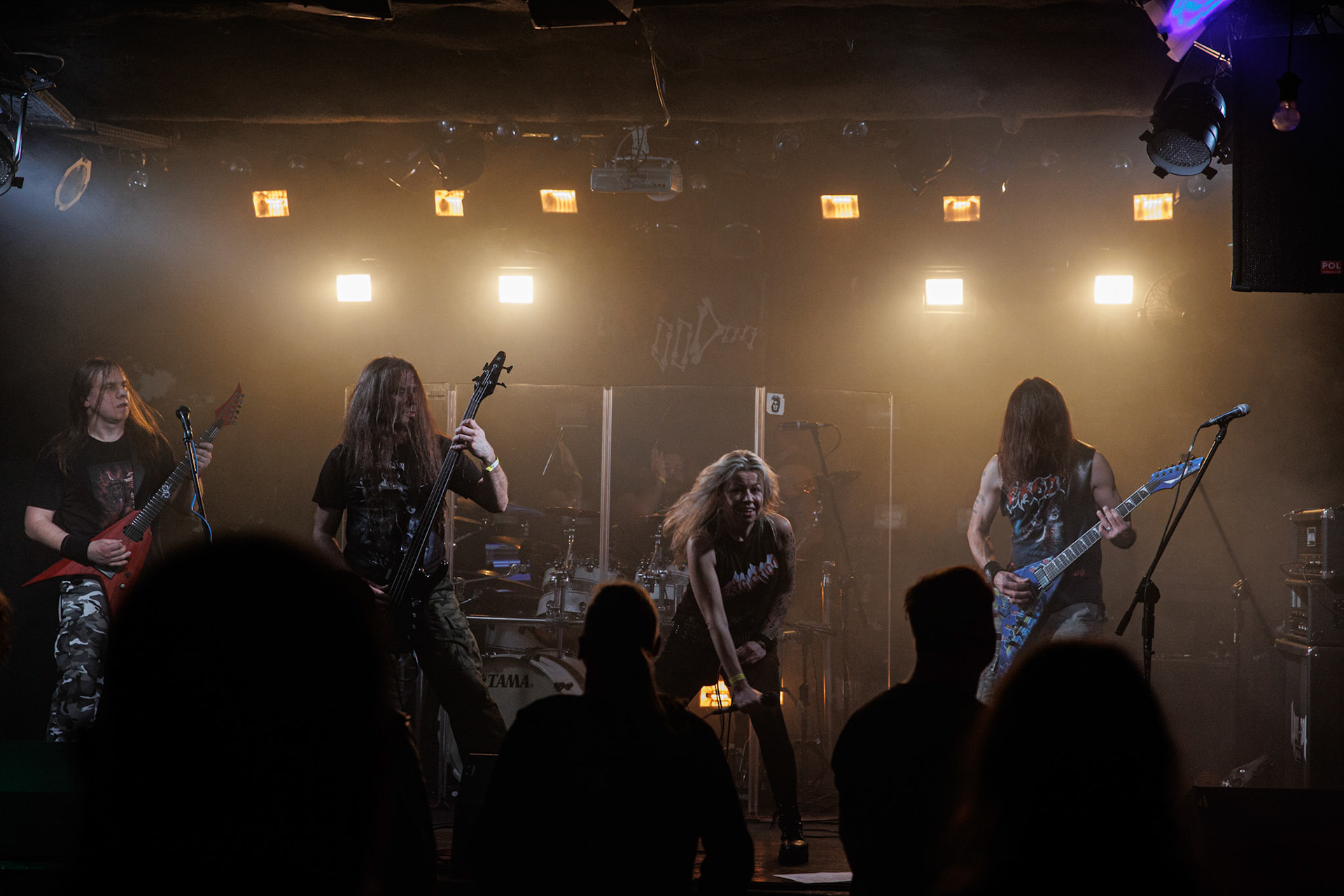 War-Saw - thrashmetal.Koncert Czwarta Fala MMXXII klub VooDoo Warszawa.n/z Marek Agnostic Molenda - gitara,n/z Tomek Zyclon Weglewski - bas,n/z Pawel Abaddon Rekowski - gitara,n/z Sylwia Papierska - wokal,n/z Pawel Pawulon Jaroszewicz - drums,Fot. Andrzej Wasilkiewicz/kaziq.com