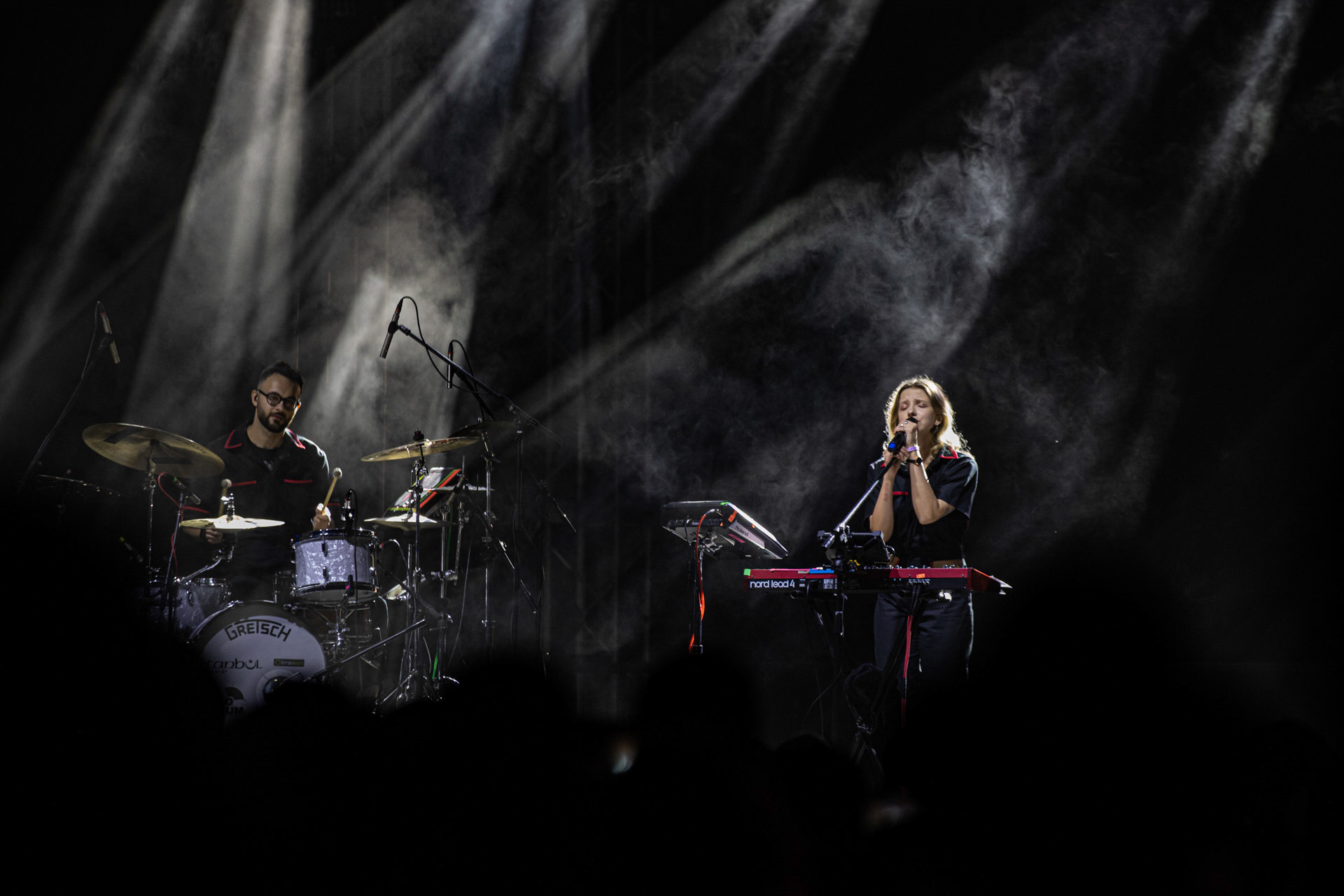 25.09.2021 The Dumplings - koncert Warszawa Progresjan/z Justyna Swies wokal, instrumenty klawiszowen/z Mateusz Maciejewski perkusja,fot. Andrzej Wasilkiewicz/REPORTER