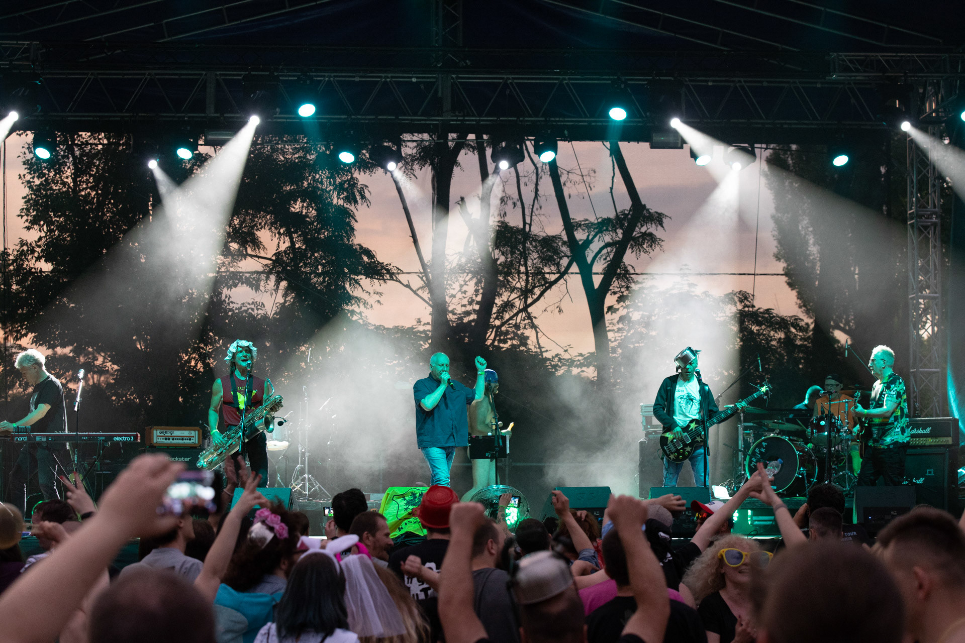 Elektryczne Gitary - koncert Zacieralia w warszawskiej Progresji.Gramy Do Woli - Warszawa, Progresja.Kuba Sienkiewicz - wokal,Piotr Łojek – instrumenty klawiszowe, gitary,Tomasz Grochowalski – gitara basowa,Aleksander Korecki – saksofon, flet, instrumenty perkusyjne,Leon Paduch – perkusja,Jacek Wąsowski – gitara prowadząca,Fot. Andrzej Wasilkiewicz/Reporter