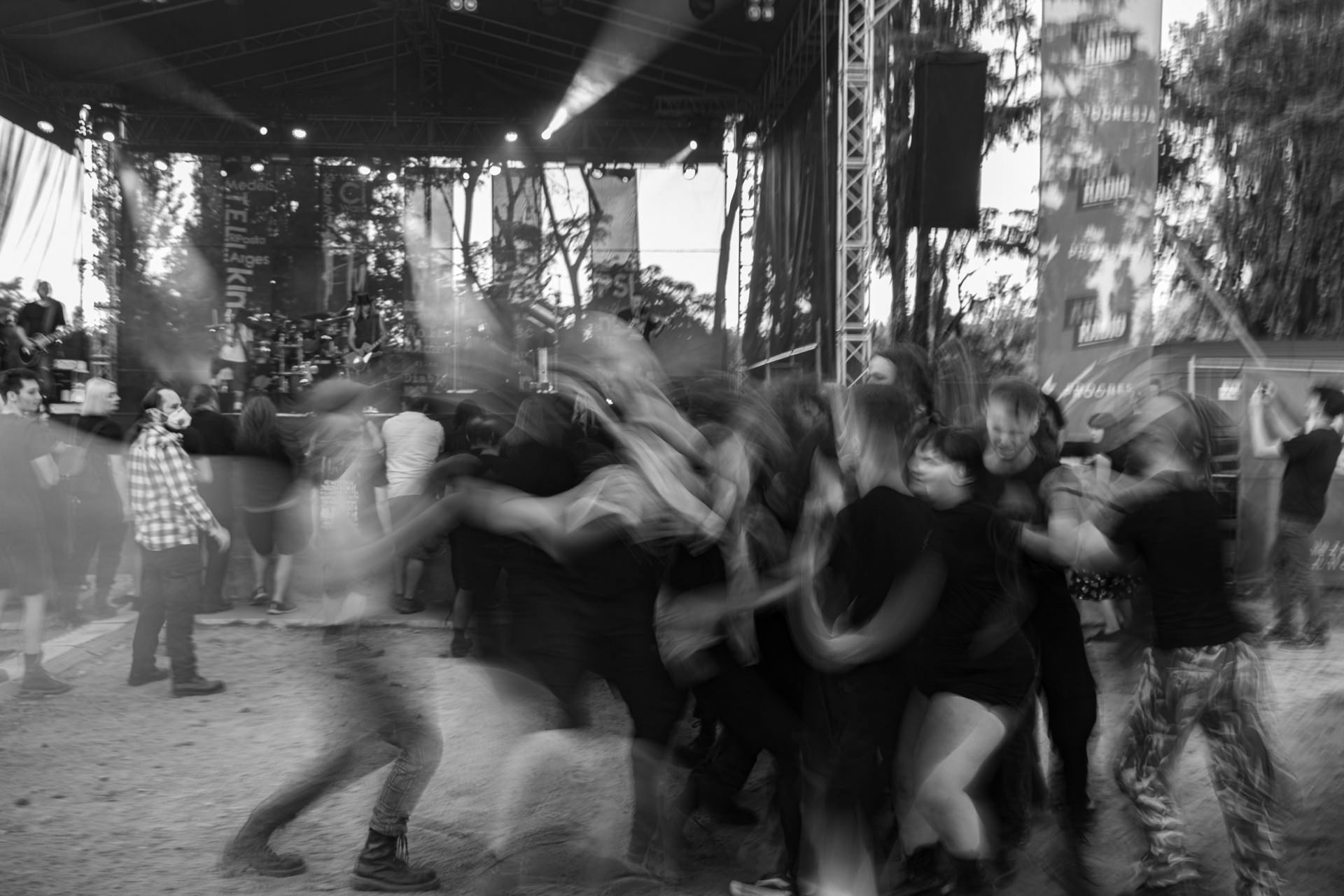 Hunter - postpandemoniczny koncert z okazji XXXV-lecia.Progresja - Gramy do Woli, Warszawa.Publicznosc Hunter - pogo. Letnia Scena Progresji.fot. Andrzej Wasilkiewicz/Reporter