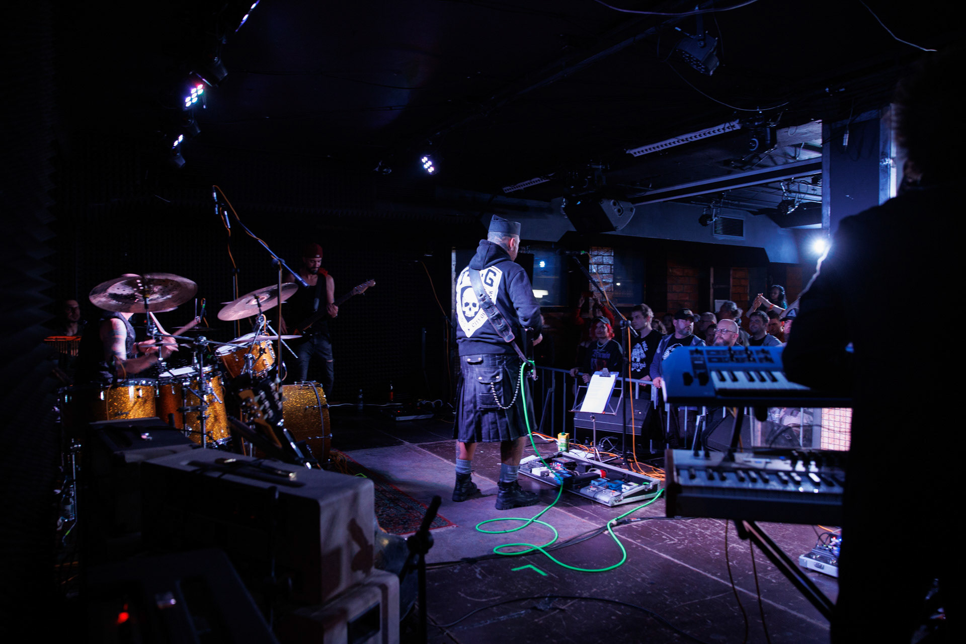 12.11.2021 Lipali - koncert Warszawa klub Remont.Najnowszy album „MOSTY, RZEKI, LUDZIE”.Tomasz Lipa Lipnicki - wokal, gitara,Lukasz Luk Jeleniewski - perkusja, Rock, rock progresywny, rock alternatywny, polski rock.fot. Andrzej kaziq Wasilkiewicz/Reporter