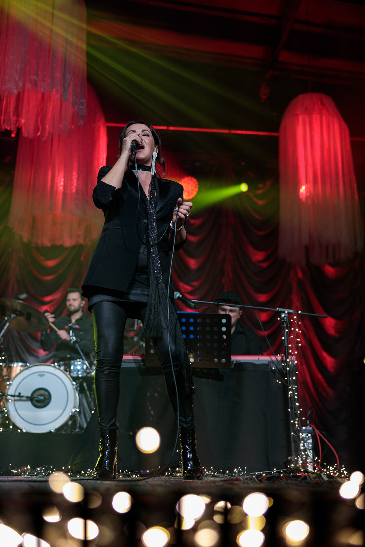 5.12.2021 Kasia Kowalska akustycznie w Klubie Stodola.n/z Kasia Kowalska - wokal,n/z Jerzy Runowski - gitara,n/z Pawel Grudniak - bass,n/z Marcin Karel - gitara,n/z Barek Pawlus - perkusja,Rock, rock progresywny, rock alternatywny, polski rock, pop-rock.fot. Andrzej Wasilkiewicz/Reporter