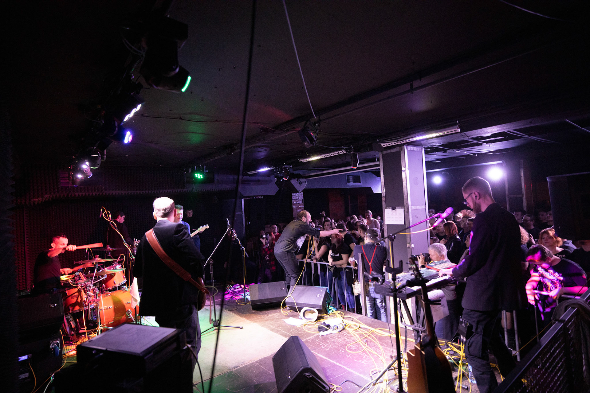 14.02.2020  Dr MISIO koncert w warszawskim Remoncie w ramach trasy Punky Reggae live 2020 Wokal: Arek Jakubik
Gitara: Paweł Derentowicz
Gitara basowa: Mario Matysek
Klawisz: Radek Kupis
Perkusja: Jan Prościński, fot. Andrzej Wasilkiewicz/REPORTER