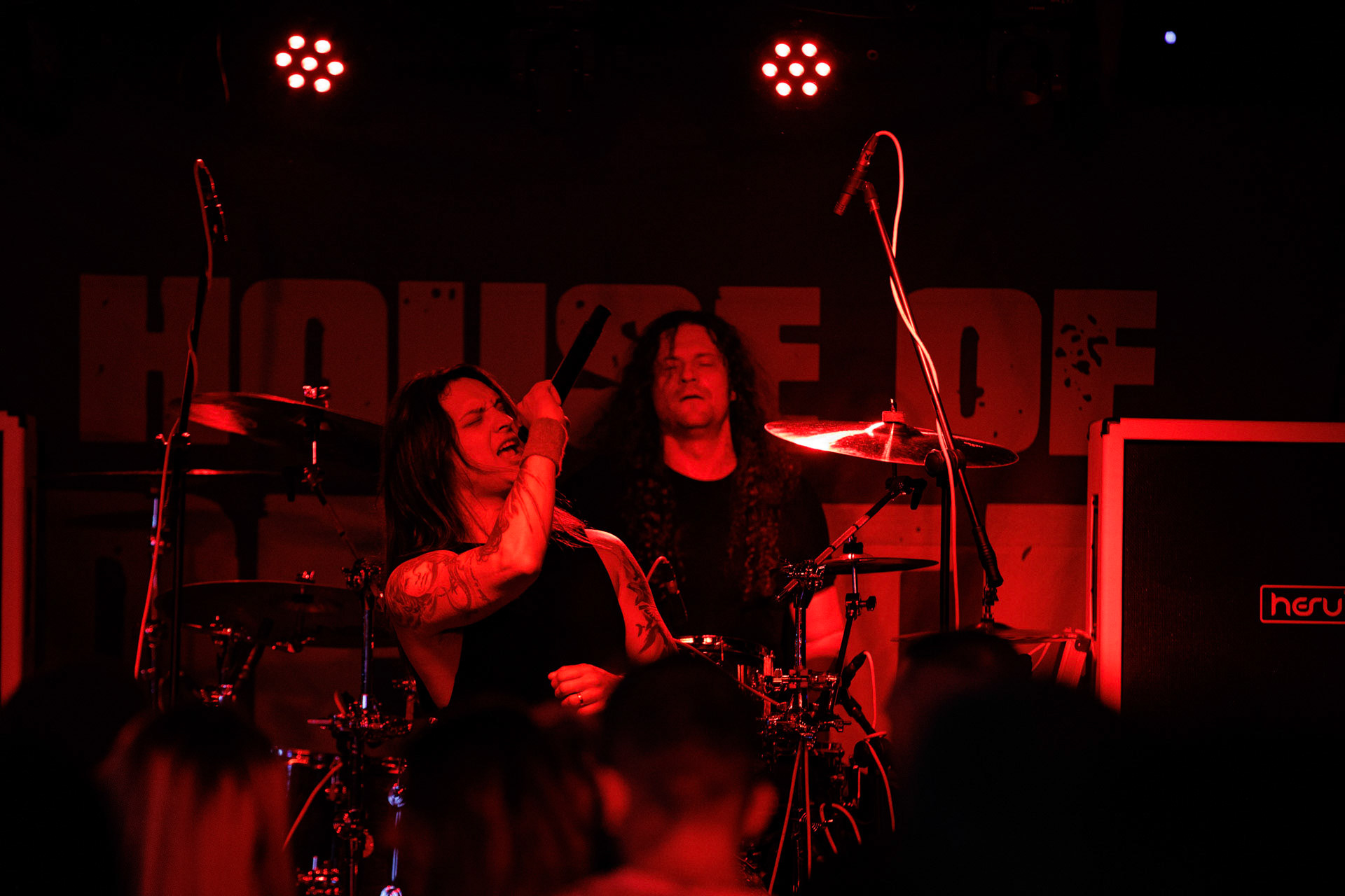 13.11.2021 House Of Death - koncert Warszawa RemontJuan Carlos Cano - wokal,Szymon „Sajmon” Synowka – perkusja,thrash metal, crossover thrash, heavy metal, speed metal, hard rock,fot. Andrzej Wasilkiewicz/Reporter