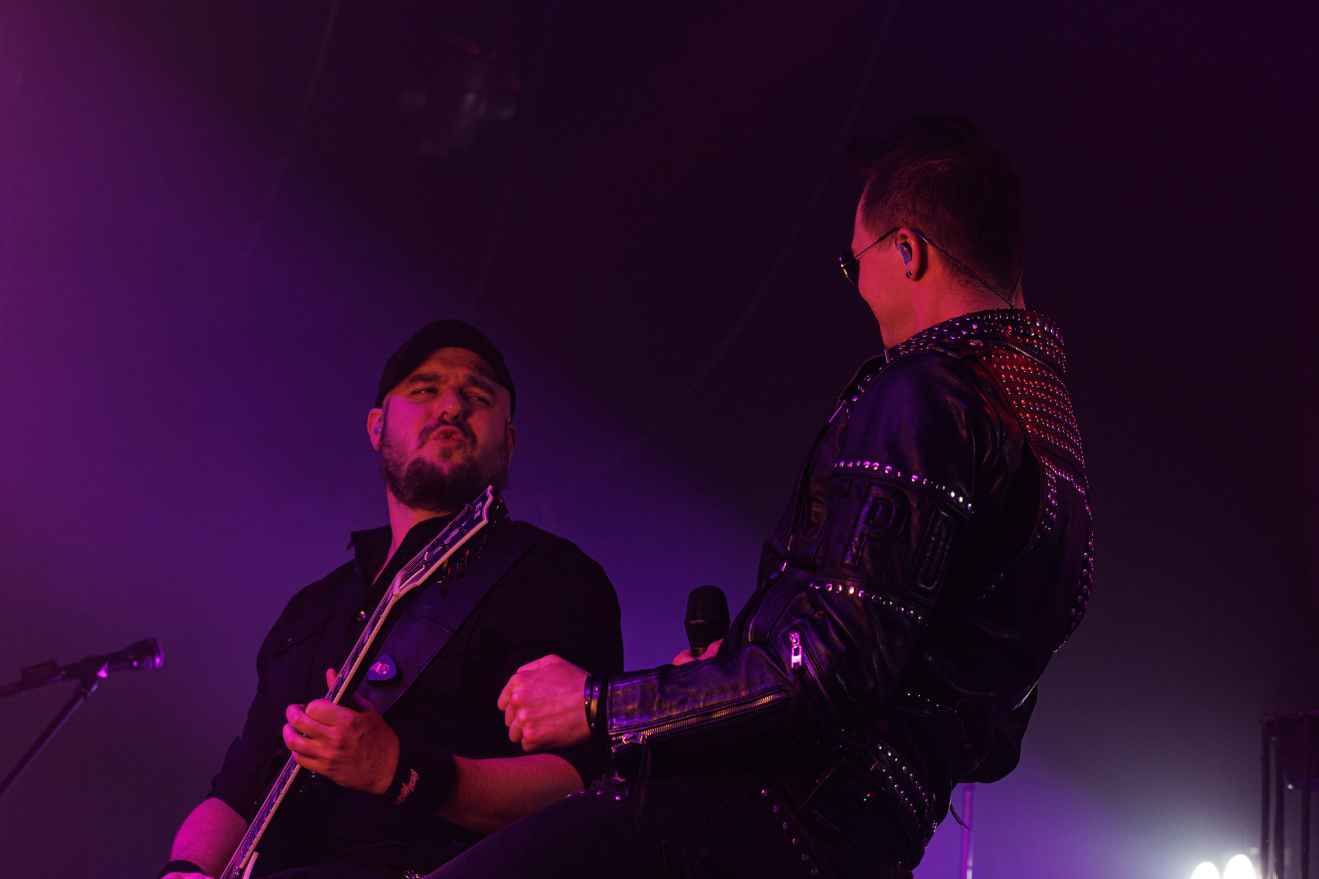 18.12.2021 Nocny Kochanek - Antysylwester Antyradia,18 lat klubu Progresja,Nocny Kochanek - koncert Warszawa,Progresja, Zdrajcy Metalu, klasyczny heavy metal, Alter Ego, Night Mistress.n/z Krzysiek Sokolowski – wokal, n/z Robert Kazon Kazanowski – gitara, Fot. Andrzej Wasilkiewicz/Reporter