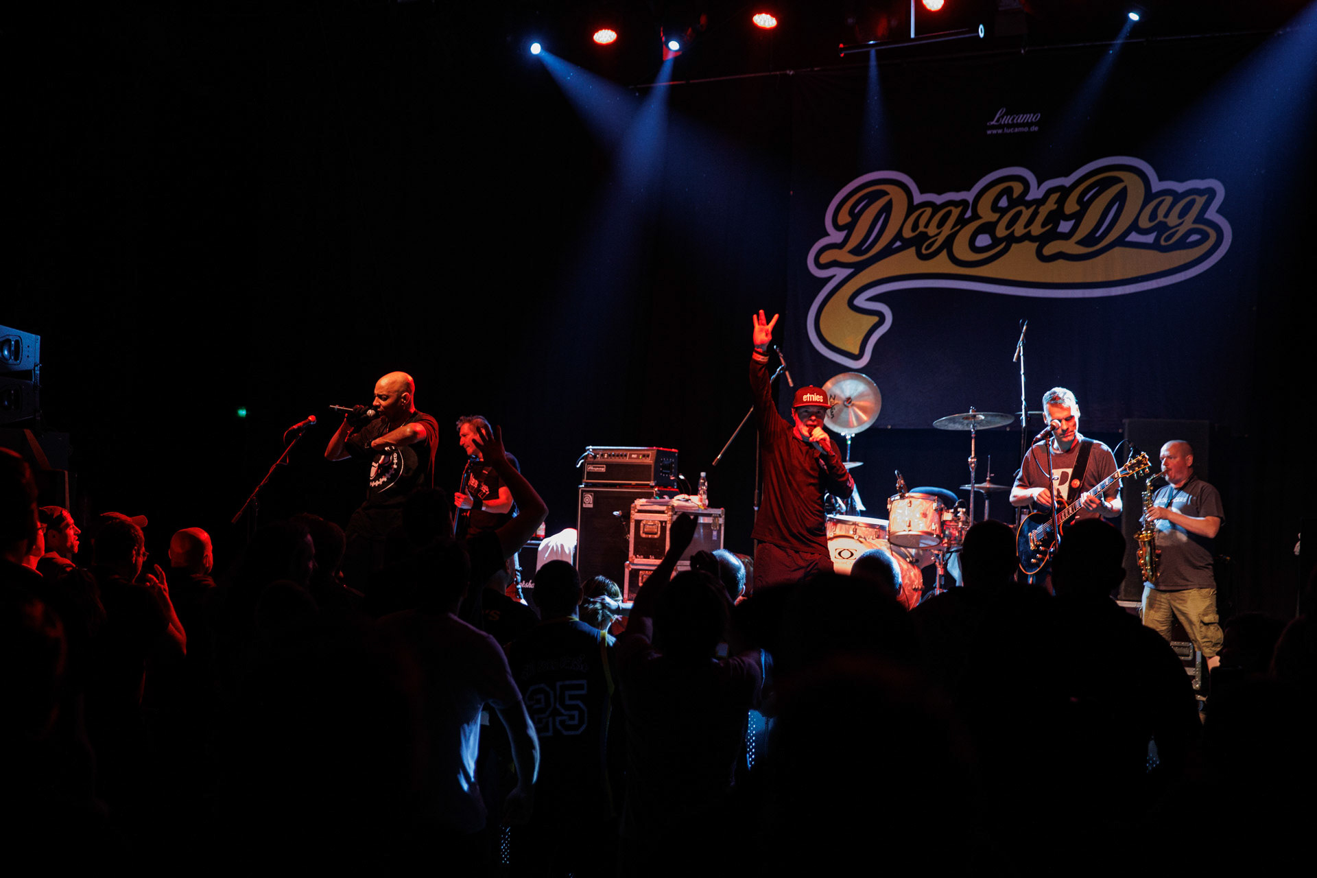 30.11.2021 koncert Dog Eat Dog - USA - hardcore, punkrock, rap, metal, hip hop, reggae, soul, funk,n/z Dave Neabore (bass), n/z John Connor (vocals), n/z Brandon Finley (drums), n/z Roger Hammerli (guitar),n/z Bozez (sax &amp; beer),koncert Warszawa, Progresja 25 lat albumu Play Games -  Dog Eat Dog.fot. Andrzej Wasilkiewicz/Reporter