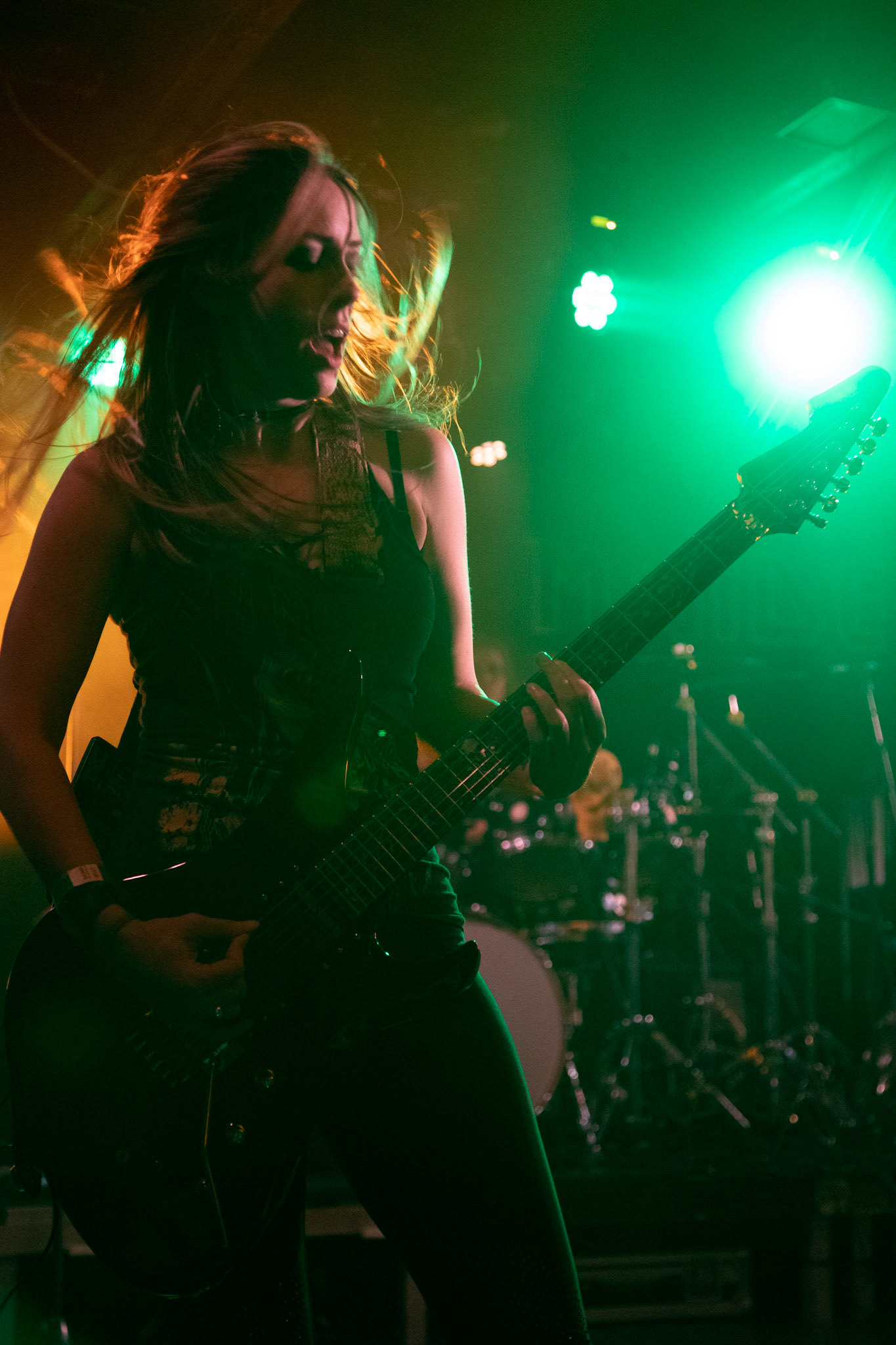 6.05.2019 The Iron Maidens koncert w warszawskiej Proximie - n/z Nikki Stringfield „Davina Murray" - gitara, amerykański zespół heavymetalowy utworzony w 2001 roku składa się tylko z kobiet, śpiewających piosenki brytyjskiej grupy Iron Maiden. Klub Proxima, Knockoutproduction, 
fot. Andrzej Wasilkiewicz/Reporter