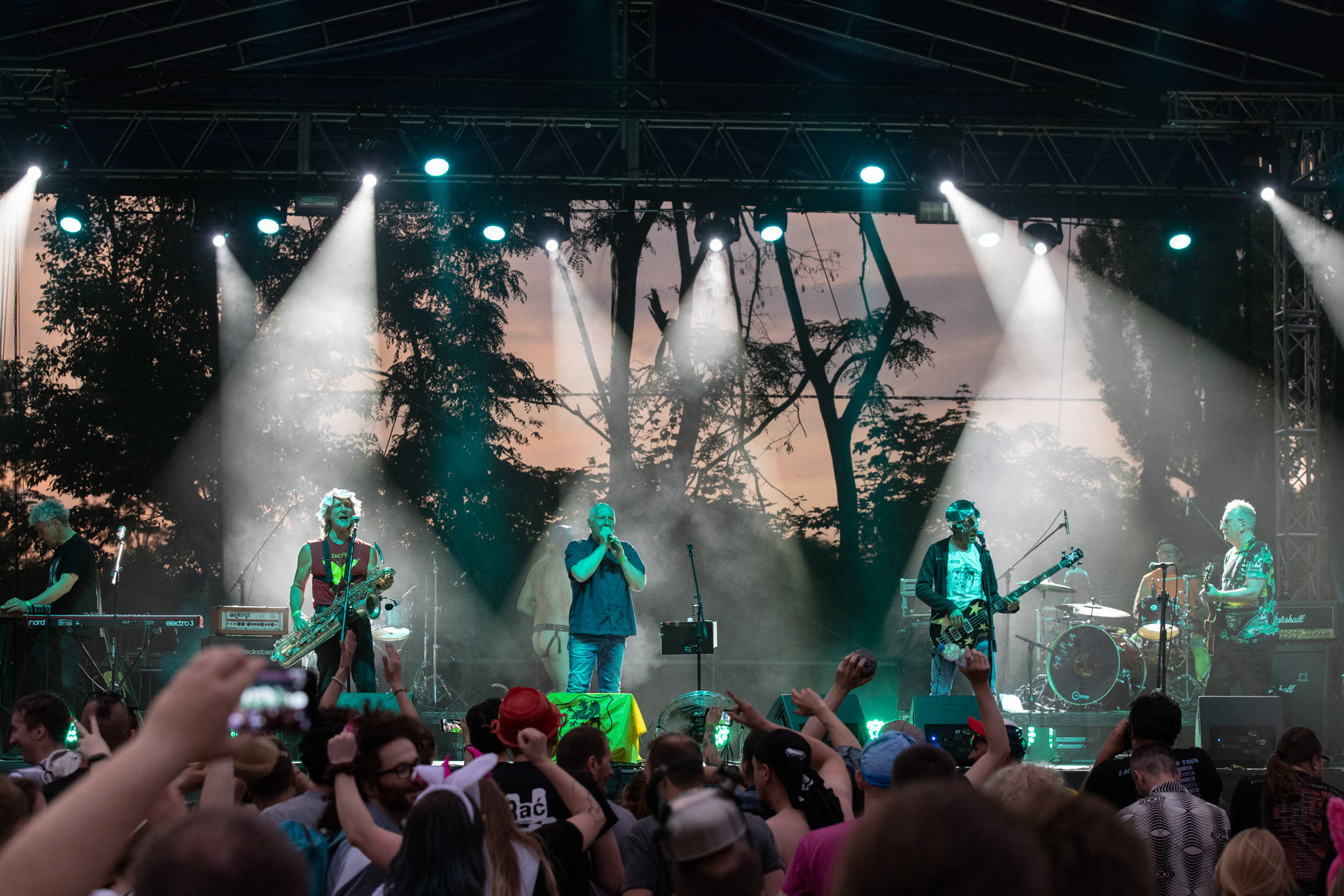 Elektryczne Gitary - koncert Zacieralia w warszawskiej Progresji.Gramy Do Woli - Warszawa, Progresja.Kuba Sienkiewicz - wokal,Piotr Łojek – instrumenty klawiszowe, gitary,Tomasz Grochowalski – gitara basowa,Aleksander Korecki – saksofon, flet, instrumenty perkusyjne,Leon Paduch – perkusja,Jacek Wąsowski – gitara prowadząca,Fot. Andrzej Wasilkiewicz/Reporter