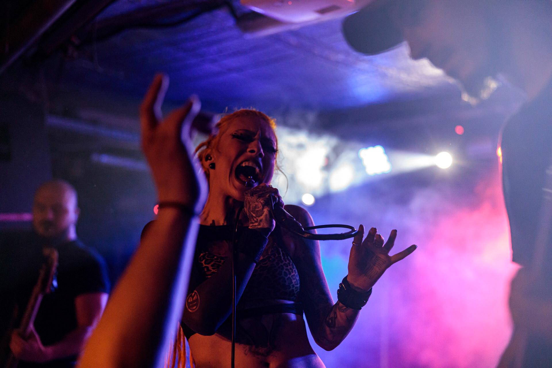 25.04.2022 Infected Rain- koncert warszawska Hydrozagadka, Infected Rain, moldawski nu metal, nu metalcore,Zespol wokalistki Eleny Cataraga, Elena  "Lena Scissorhands" Cataraga - vocals, Ecdysis By Night Tour 2022 produkcja Knock Out Productionsfot. Andrzej Wasilkiewicz/Reporter