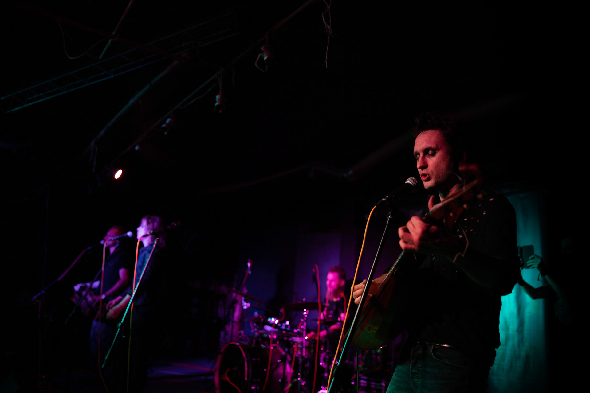 Żywiołak - biometal, folk, ethno sound,
Robert Jaworski - fidel renesansowa, wokal, lira korbowa,
Kamil Strzyżewski - gitara basowa, lutnia,
Wiktoria Kwiatkowska - śpiew, 
Zuza Ciszewska - śpiew, skrzypce,
Michał Lange - perkusja,
Szyszka Leśna - skrzypce ,wokal wspomagający,
Warszawa, klub Potok Drugi Dom Ludzi Rocka,
fot. Andrzej kaziq Wasilkiewicz