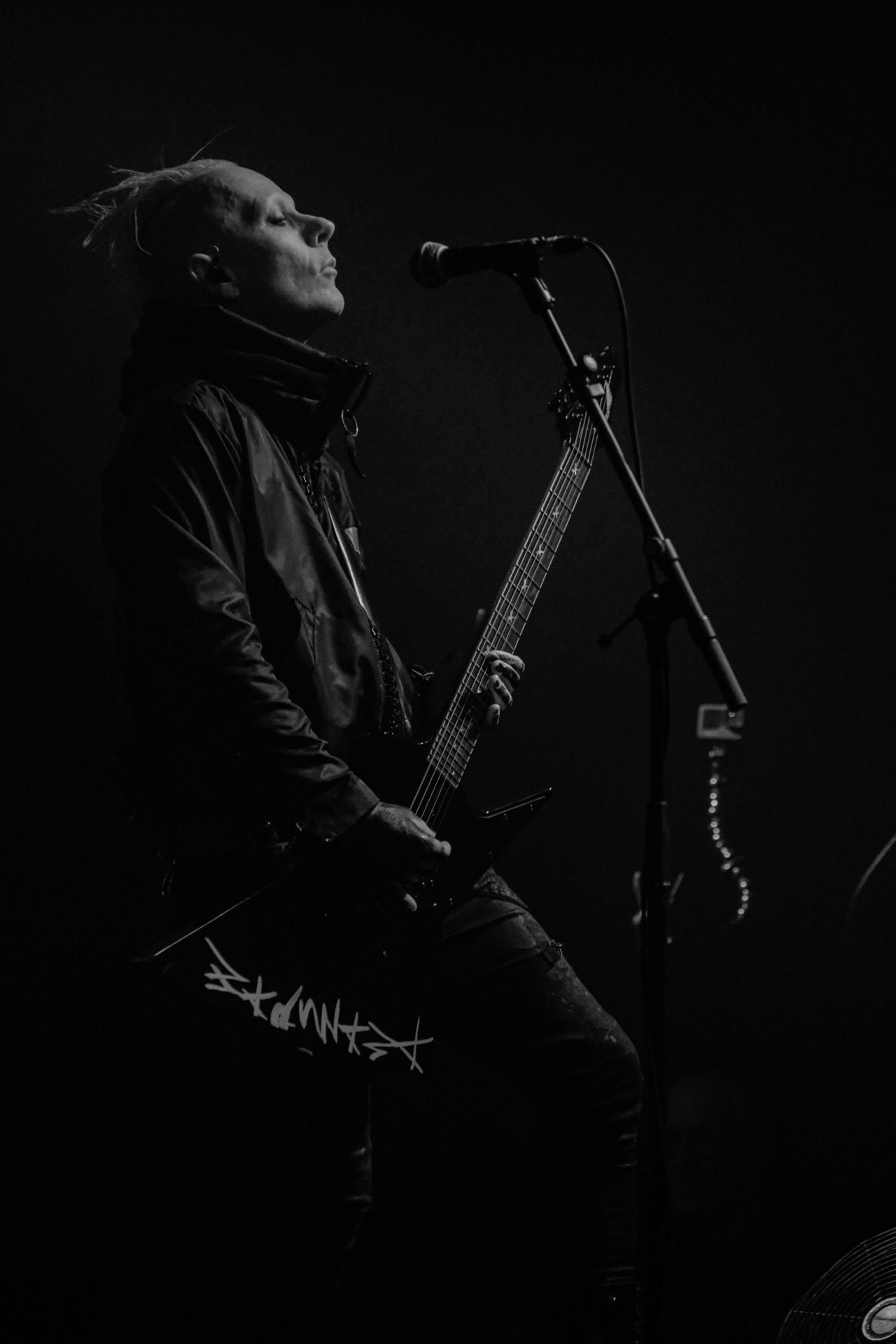 9.08.2022 FRONT LINE ASSEMBLY (Metropolis Records/Kanada) - Industrial/EBM - Warszawski koncert w Progresji.  WiniaryBookings,fot. Andrzej Wasilkiewicz/kaziq.com