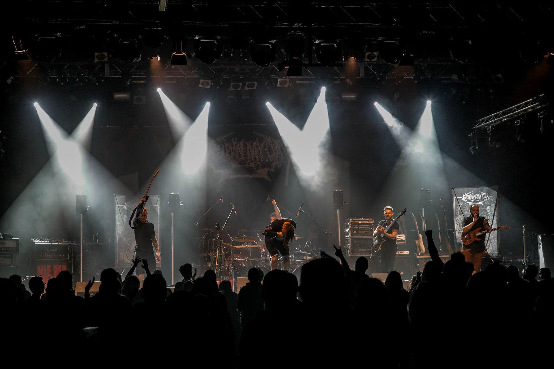 30.11.2018 Knock Out Tour 2018 - Warszawa Progresja - DROWN MY DAY deathcore, metalcore, death metal, 

Maciek "Groov" Korczak wokal, 
Arkadiusz Antosz gitara basowa, 
Sergiusz Smolnicki gitara, 
Sławomir Wojtas gitara, 
Kuba Homik perkusja, fot. Andrzej Wasilkiewicz/Reporter