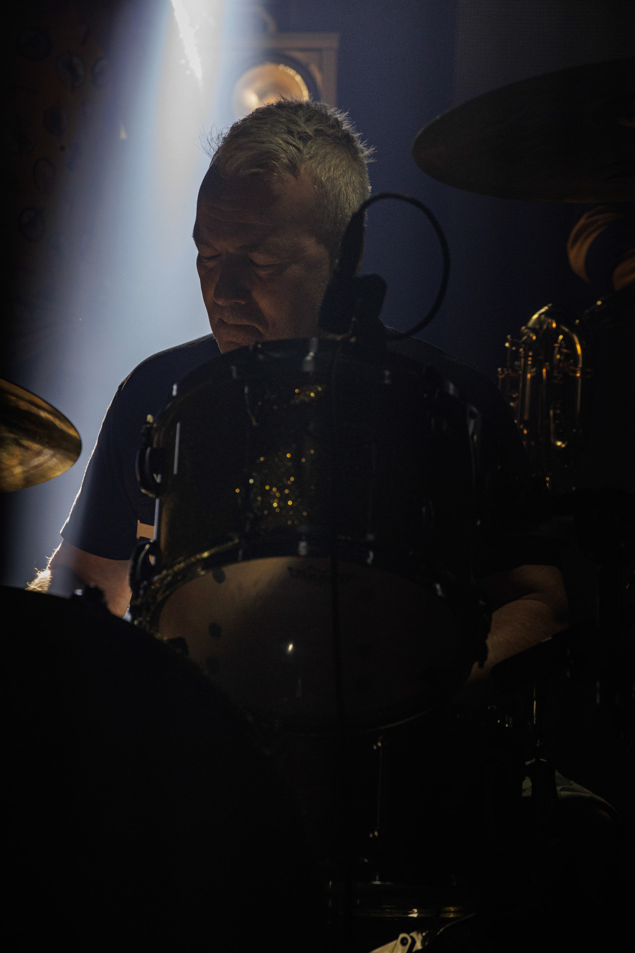 15.01.2022 KULT - koncert Pomaranczowa Trasa 2021/2022 - Warszawa Stodoła, Kult konczy w doskonalej formie przeniesiony z jesieni ostatni koncert Pomaranczowej Trasy 2021, publicznosc nie zawiodla, pelna sala.   n/z Tomasz Goehs perkusja,Rock, rock progresywny, rock alternatywny, punk, nowa fala, polski rock.fot. Andrzej kaziq Wasilkiewicz/Reporter