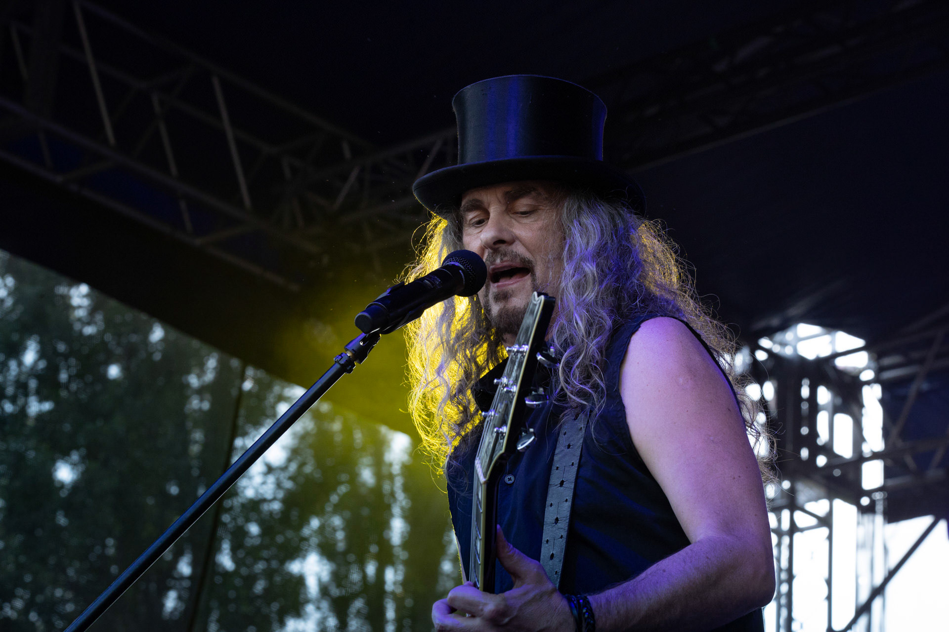 Hunter - postpandemoniczny koncert z okazji XXXV-lecia.Progresja - Gramy do Woli, Warszawa.Paweł „Drak” Grzegorczyk – wokal, gitara,Letnia Scena Progresji.fot. Andrzej Wasilkiewicz/Reporter