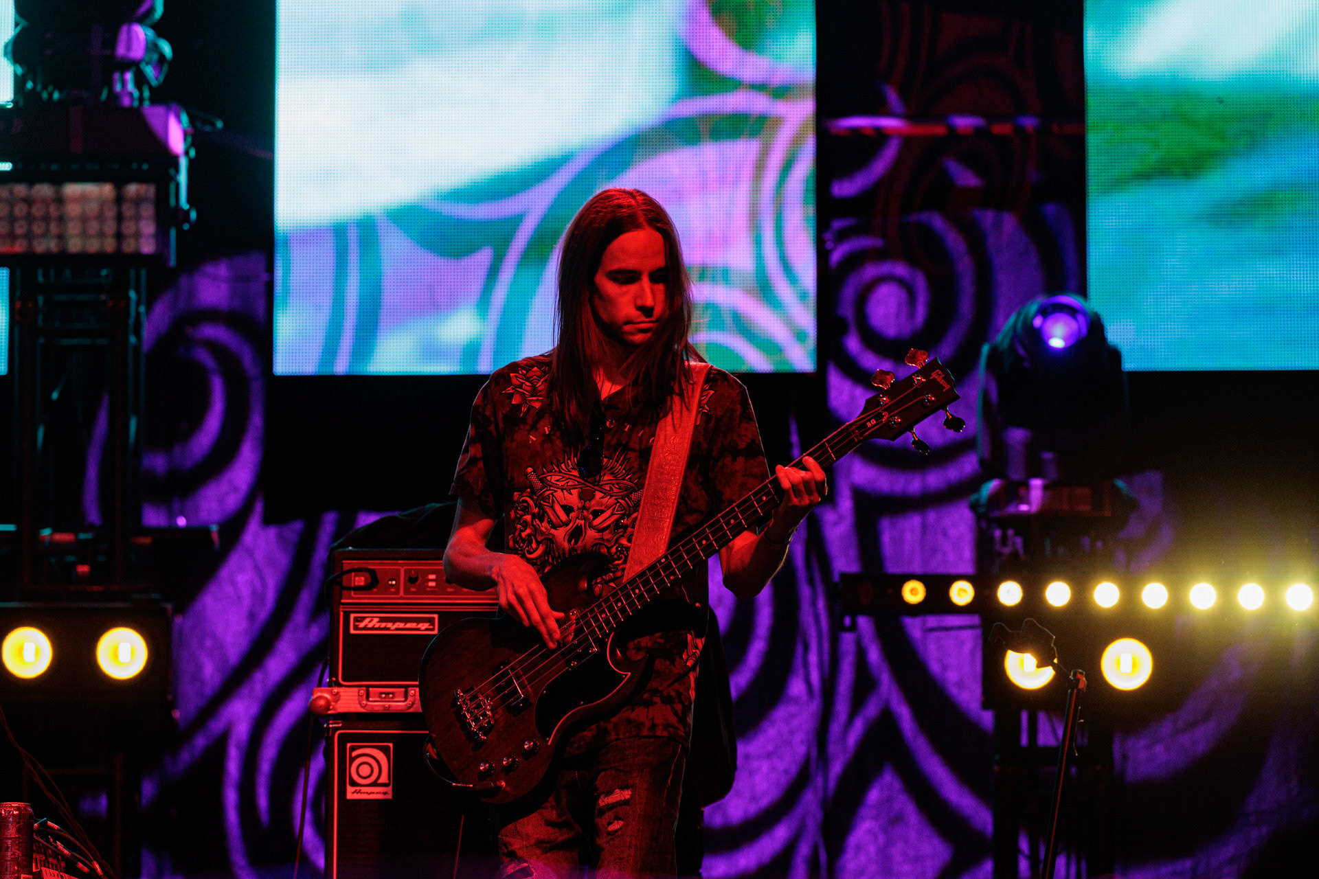 13.05.2022 Wilki Juwenalia Politechniki Warszawskiejn/z Emanuel Gawlinski – gitara basowa,rock, pop, polski rock, art rock, fot. Andrzej Wasilkiewicz/Reporter