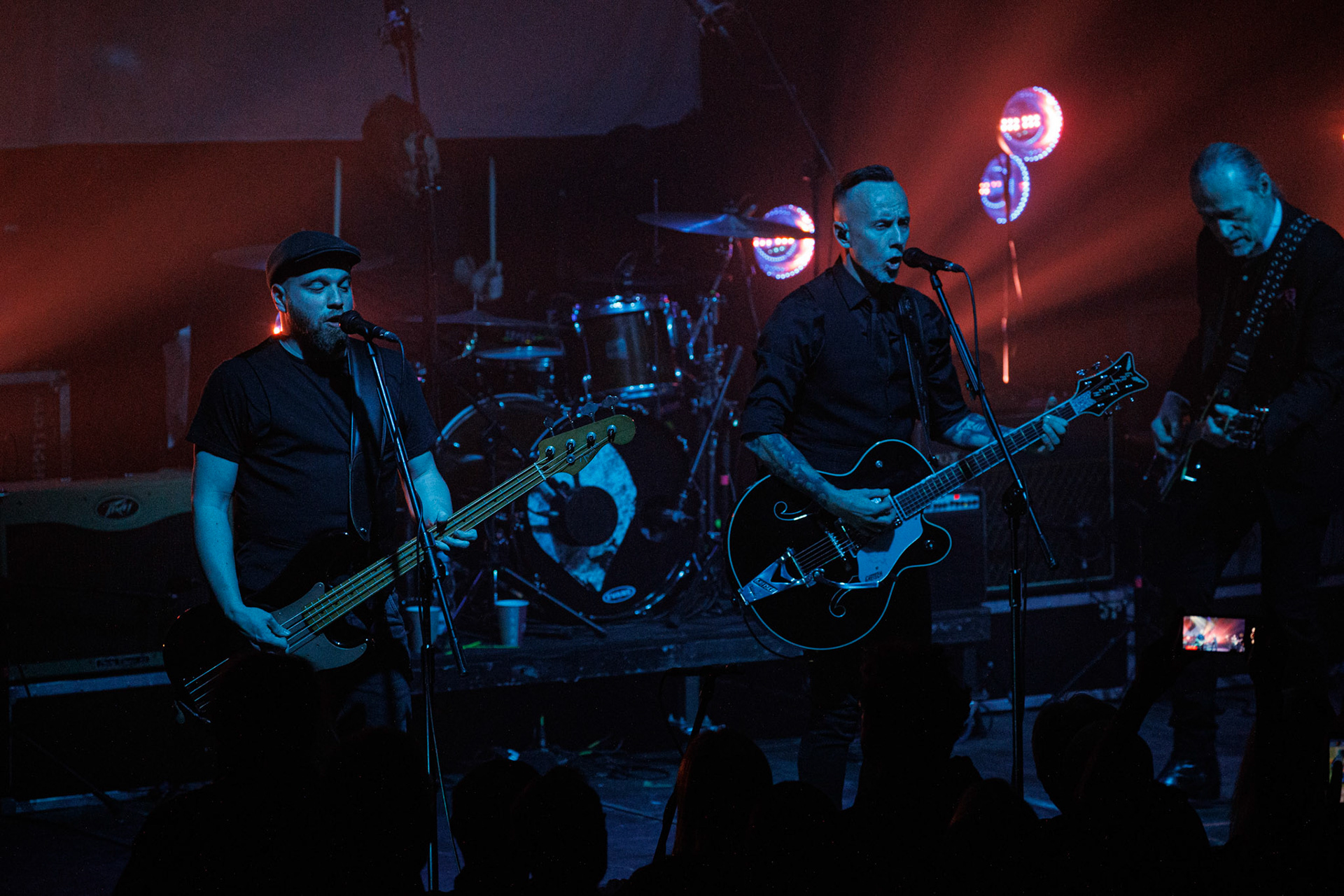 22.01.2022 koncert Me And That Man w Warszawie,Klub Progresja,n/z Adam Nergal Darski - gitara, wokal,n/z John Porter - gitara, wokal,n/z Lukasz Kumanski - perkusja,n/z Matteo Bassoli - bass, wokal,n/z Sasha Boole - gitara, wokal,Nergal znany jest z szerokich horyzontow muzycznych. Lider Behemoth nigdy nie kryl swojej sympatii do lzejszej, klimatycznej muzyki, spod znaku country, folku, bluesa. Dowodem jest zespol Me And That Man.Fot. Andrzej Wasilkiewicz/Reporter