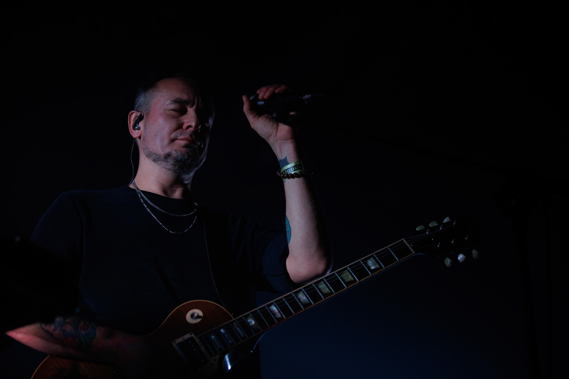 Lao Che - „Trasa Pozegnalna - No to Che”  17.11.2021 Warszawa klub Stodola.n/z Hubert „Spiety” Dobaczewski – wokal, gitara rytmiczna,rock alternatywny, crossover, rock, metal, folk, piosenka aktorska, elektro, słuchowisko,fot. Andrzej Wasilkiewicz/REPORTER