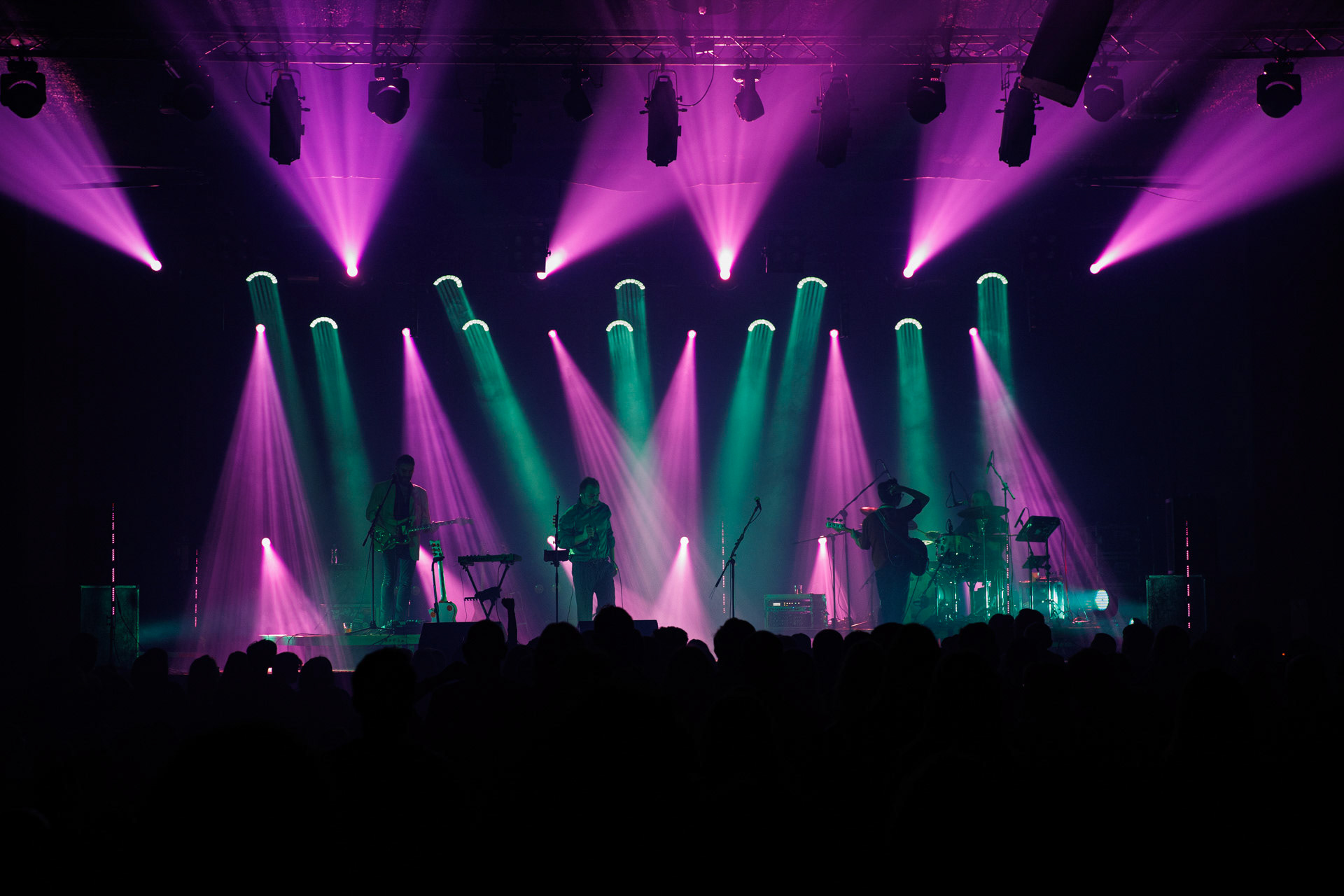 18.12.2021 Karas Rogucki - koncert klub Stodoła - Warszawan/z Piotr Rogucki - wokal gitara,n/z Kuba Karas - wokal bass,n/z Wiktoria Jakubowska - perkusja,n/z Kamil Holden Kryszak - gitara,Alternatywny pop, Kayax, Ostatni bastion romantyzmu, fot. Andrzej Wasilkiewicz/Reporter