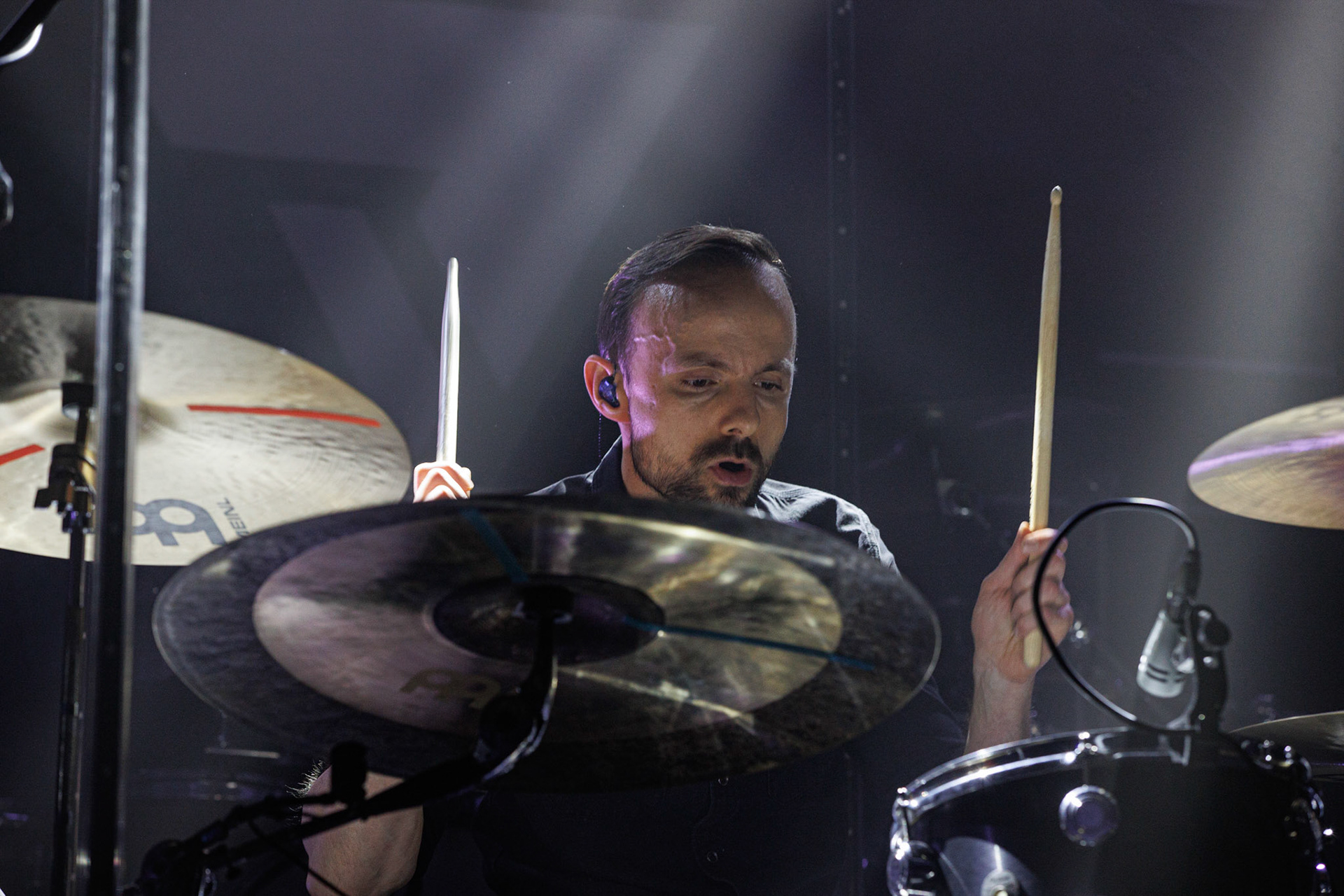 27.11.2021 TIDES FROM NEBULA koncert, Warszawa klub Progresja,Knock Out Productions, Mystic Production,Post-rock, muzyka alternatywna, progresywny rock.n/z Maciej Karbowski – gitara, instrumenty klawiszowen/z Przemek Weglowski – gitara basowan/z Tomasz Stolowski – perkusjaFot. Andrzej Wasilkiewicz/Reporter