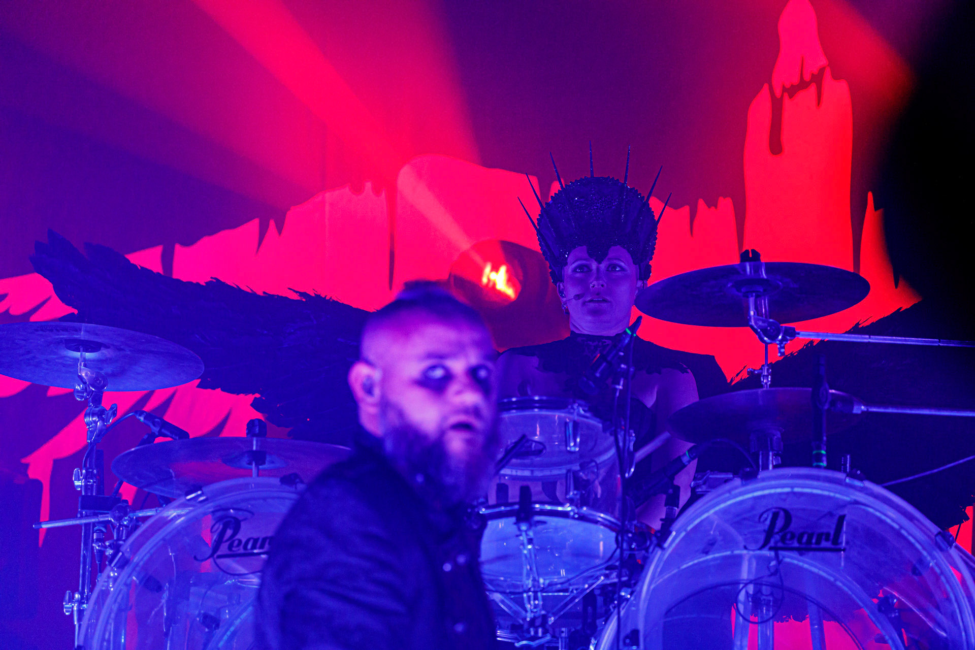 18.06.2022 - Mono Inc. zagrali w warszawskim klubie Progresja.Mono Inc. - niemiecki zespol z Hamburga wykonujący gotyckiego rocka, w składzie:Carl Fornia - git.Katha Mia - drums, Manuel Antoni - bass,Martin Engler - vocal,Gothic, industrial,  alternative, rock.Produkcja Winiary Bookings.fot. Andrzej Wasilkiewicz/kaziq.com