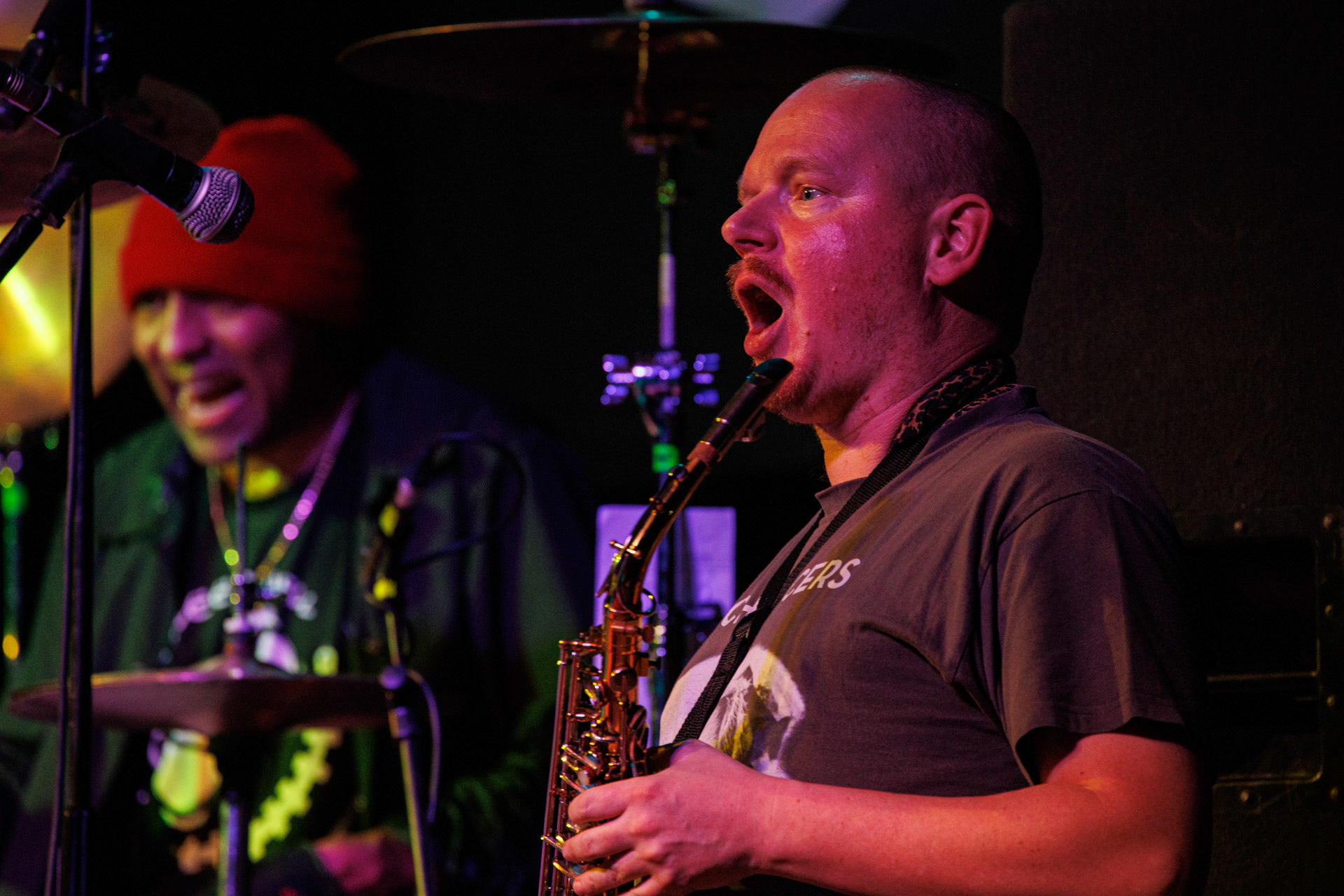 30.11.2021 koncert Dog Eat Dog - USA - hardcore, punkrock, rap, metal, hip hop, reggae, soul, funk,n/z Dave Neabore (bass), n/z John Connor (vocals), n/z Brandon Finley (drums), n/z Roger Hammerli (guitar),n/z Bozez (sax &amp; beer),koncert Warszawa, Progresja 25 lat albumu Play Games -  Dog Eat Dog.fot. Andrzej Wasilkiewicz/Reporter