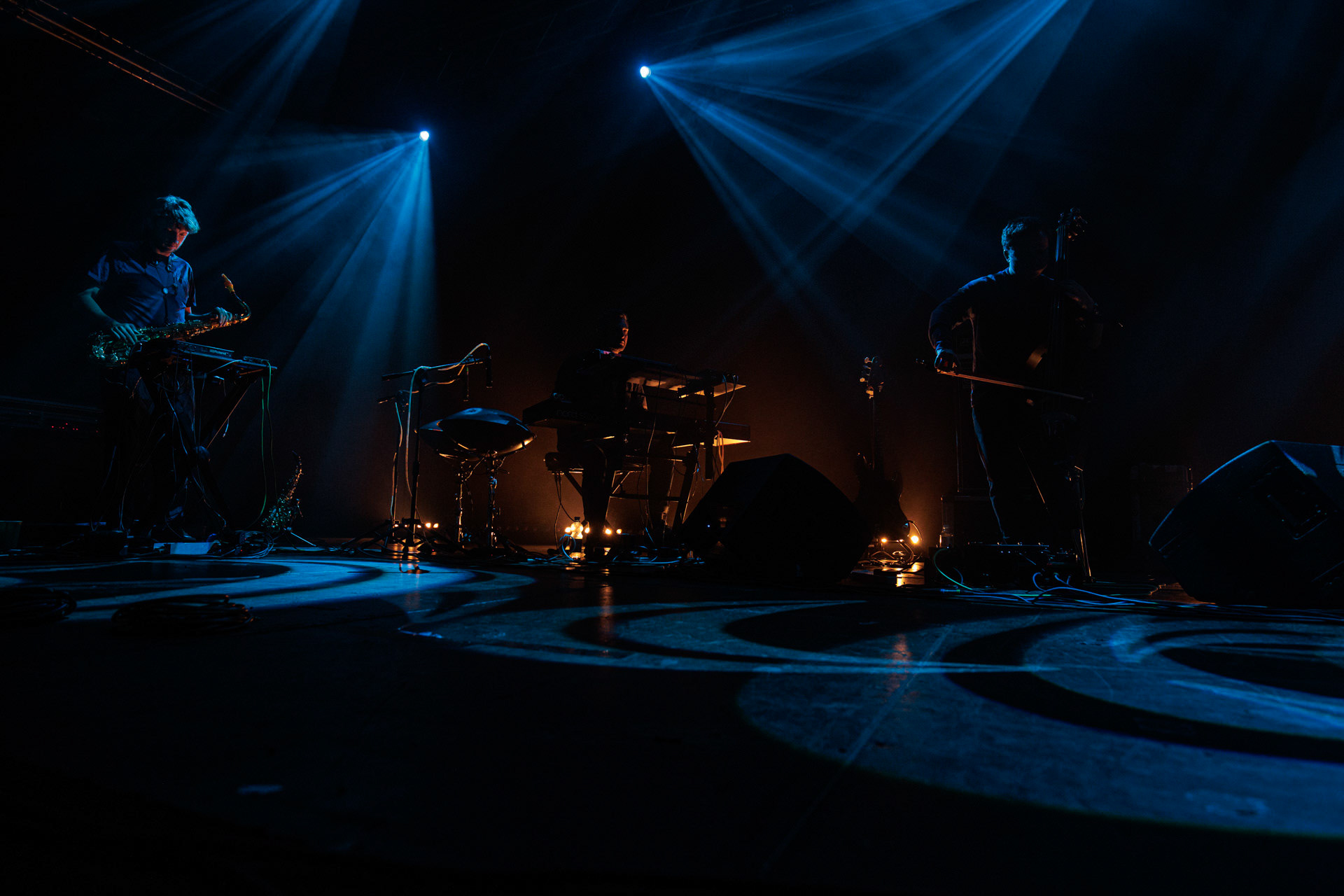 26.04.2022 Portico Quartet Jazz, ambient, electronic, hang. Warszawska Progresja.Portico Quartet to instrumentalny zespol z Londynu w Wielkiej Brytanii. n/z Duncan Bellamy - drums and electronics,n/z Milo Fitzpatrick - electric and double-bass,n/z Jack Wyllie - saxophones and keyboards,n/z Keir Vine -keyboards,Produkcja Winiary Bookings fot. Andrzej Wasilkiewicz/Reporter