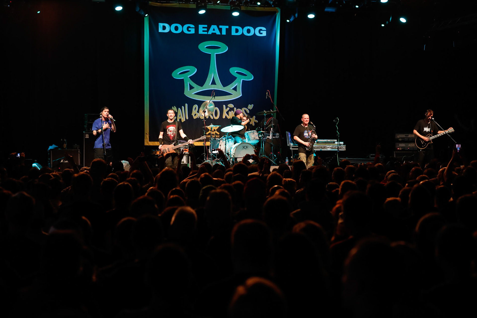 Dog Eat Dog - USA - hardcore, punkrock, rap, metal, hip hop,reggae, soul, funk,
Dave Neabore (bass), 
John Connor (vocals), 
Brandon Finley (drums) 
Roger Hämmerli (guitar)
Bozez (sax & beer)
koncert w Warszawskiej Progresji w ramach trasy 25 lat All Boro Kings zespołu Dog Eat Dog.
fot. Andrzej Wasilkiewicz/Reporter