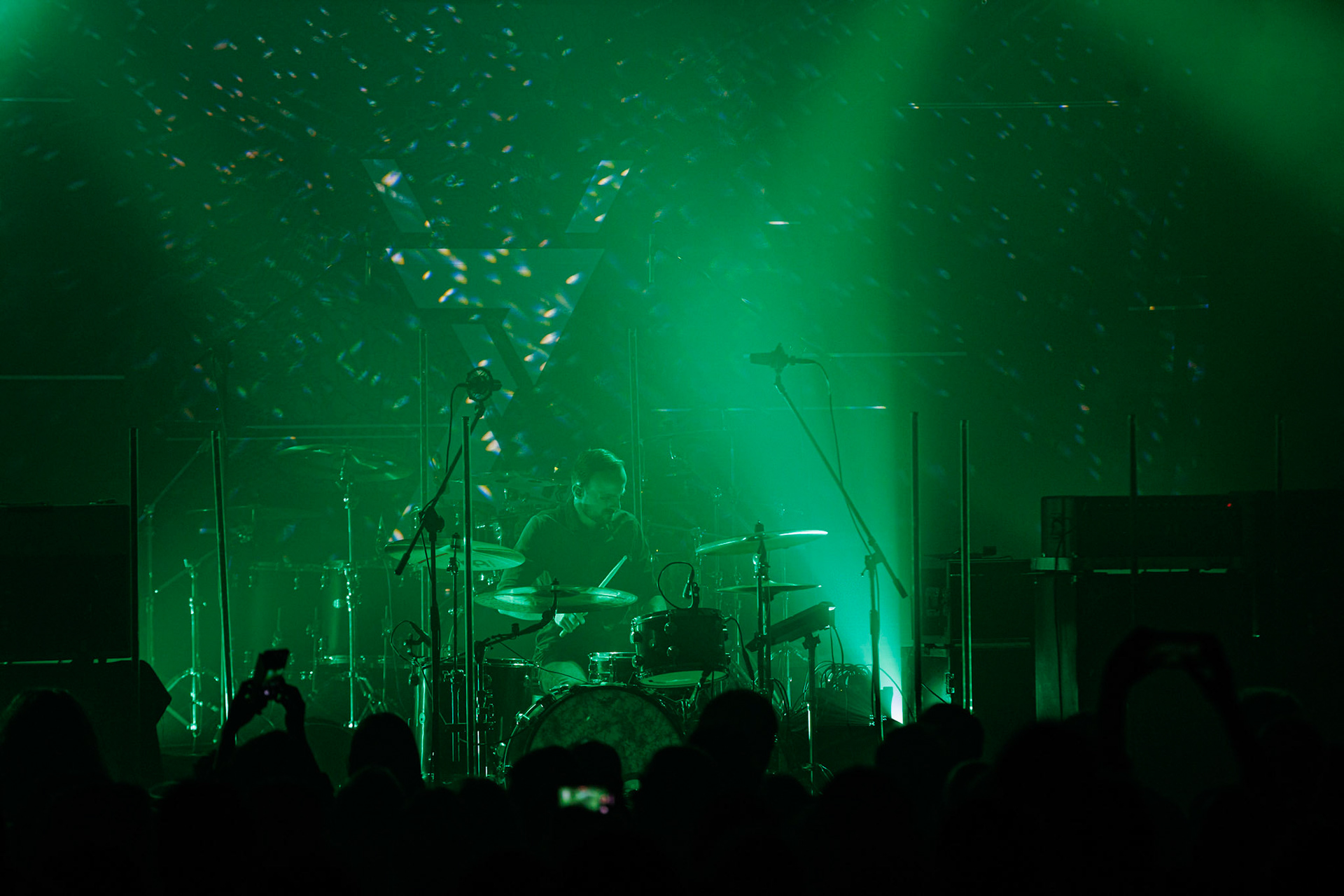 27.11.2021 TIDES FROM NEBULA koncert, Warszawa klub Progresja,Knock Out Productions, Mystic Production,Post-rock, muzyka alternatywna, progresywny rock.n/z Maciej Karbowski – gitara, instrumenty klawiszowen/z Przemek Weglowski – gitara basowan/z Tomasz Stolowski – perkusjaFot. Andrzej Wasilkiewicz/Reporter