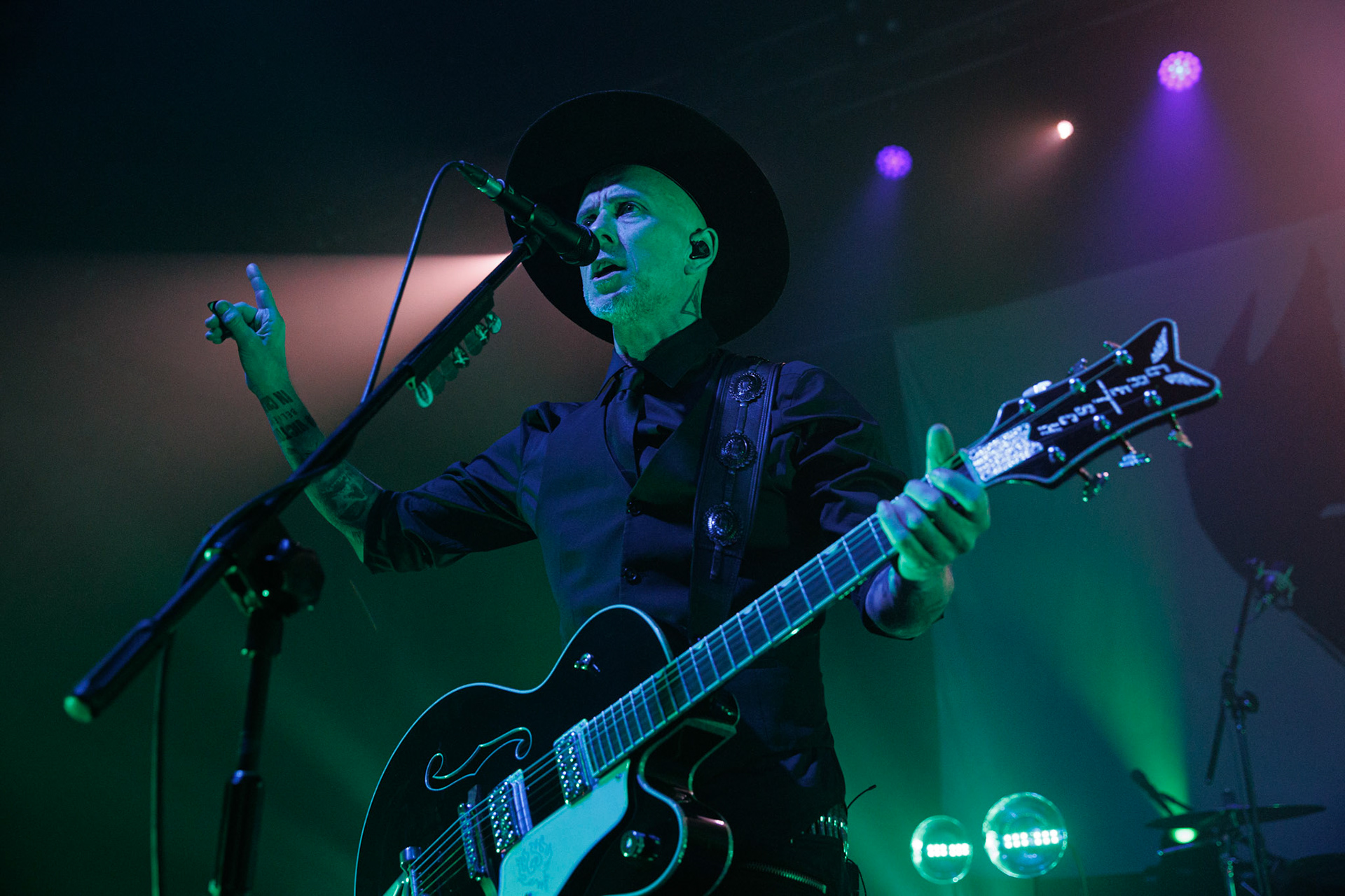 22.01.2022 koncert Me And That Man w Warszawie,Klub Progresja,n/z Adam Nergal Darski - gitara, wokal,Nergal znany jest z szerokich horyzontow muzycznych. Lider Behemoth nigdy nie kryl swojej sympatii do lzejszej, klimatycznej muzyki, spod znaku country, folku, bluesa. Dowodem jest zespol Me And That Man.Fot. Andrzej Wasilkiewicz/Reporter