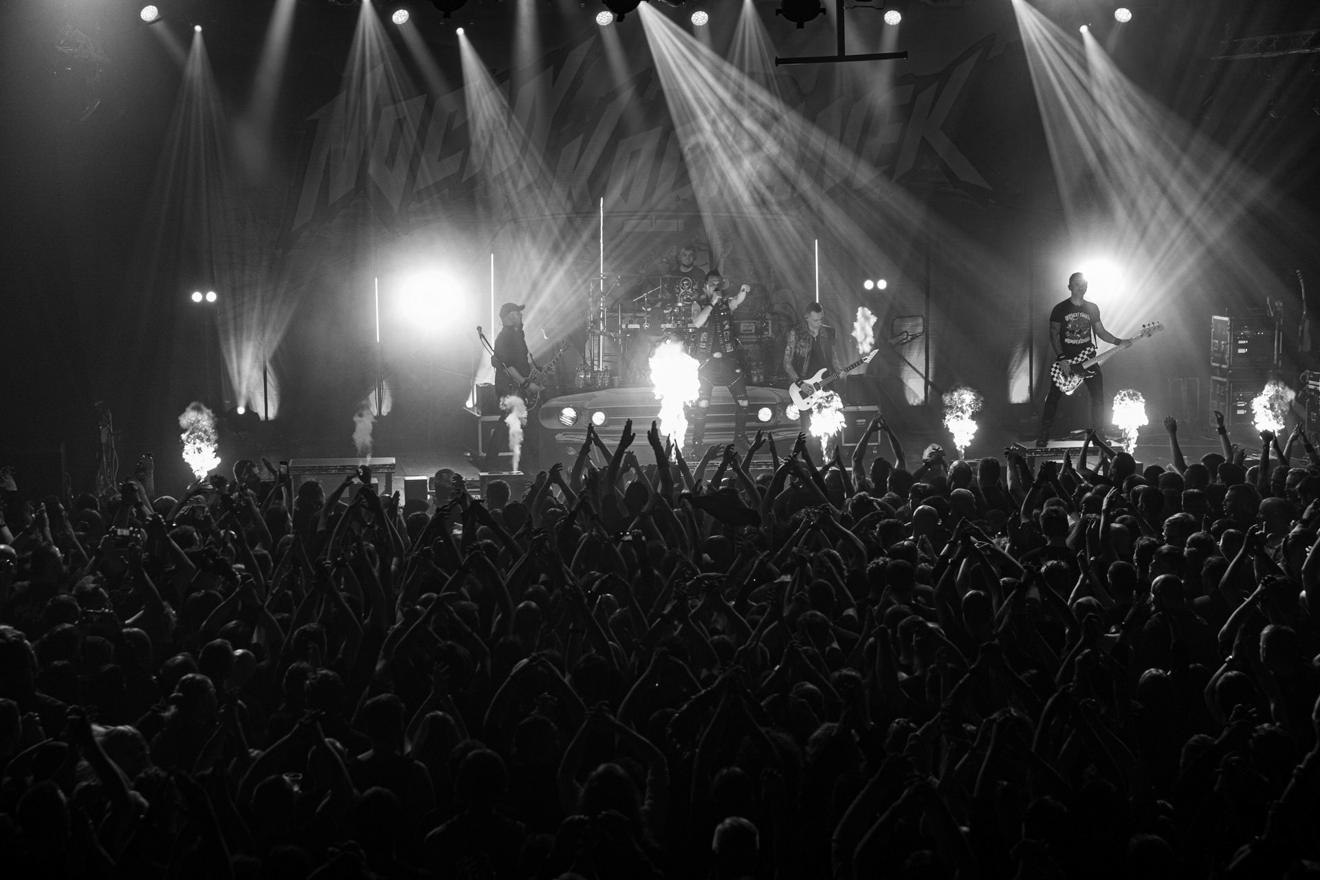 18.12.2021 Nocny Kochanek - Antysylwester Antyradia,18 lat klubu Progresja,Nocny Kochanek - koncert Warszawa,Progresja, pirotechnika, Zdrajcy Metalu, klasyczny heavy metal, Alter Ego, Night Mistress.n/z Krzysiek Sokolowski – wokal,n/z Arkadiusz Majstrak – gitara,n/z Artur Pochwala – bas,n/z Robert Kazon Kazanowski – gitara,n/z Artur Zurek – perkusja,Fot. Andrzej Wasilkiewicz/Reporter